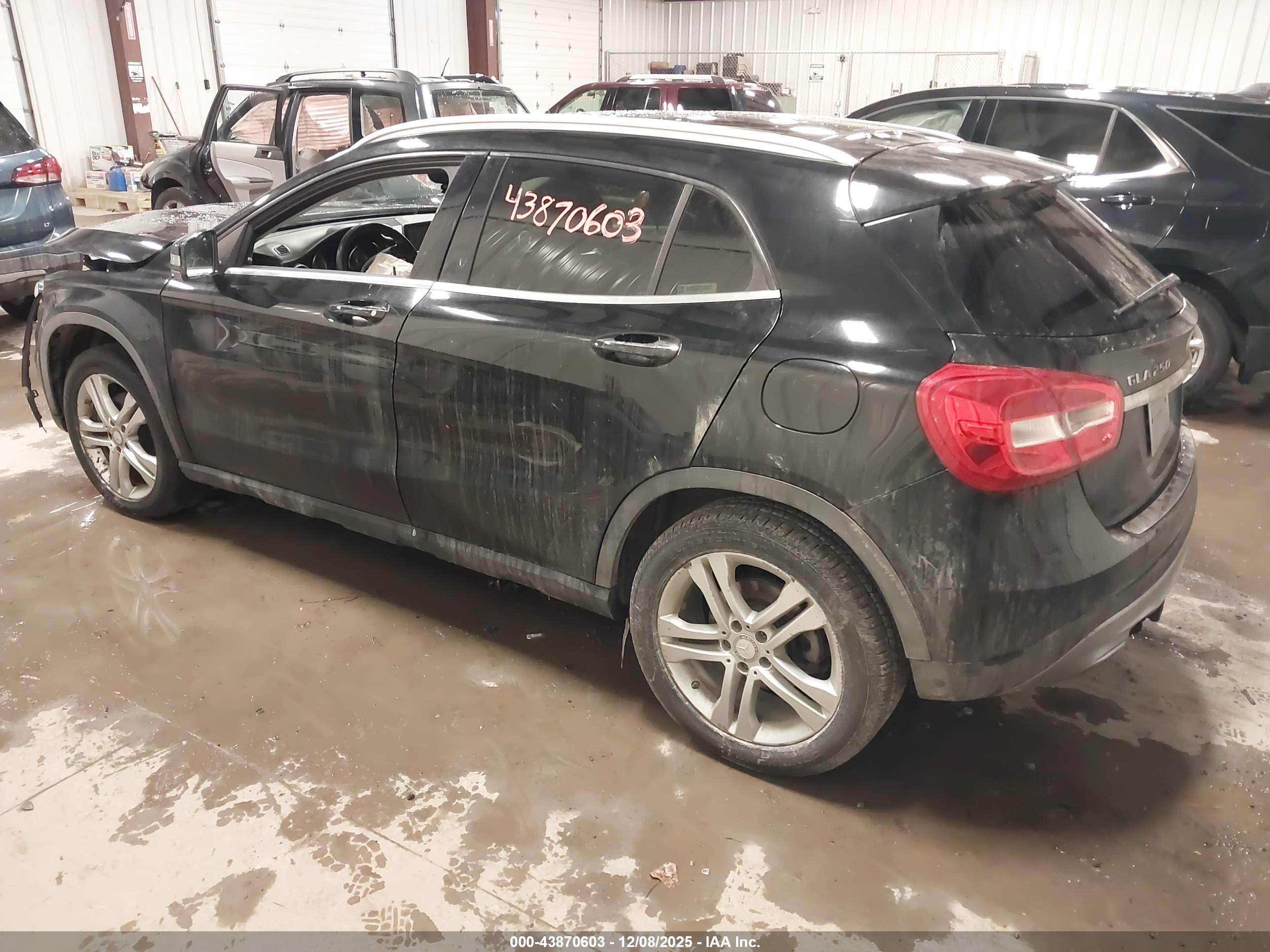 MERCEDES-BENZ GLA image 3