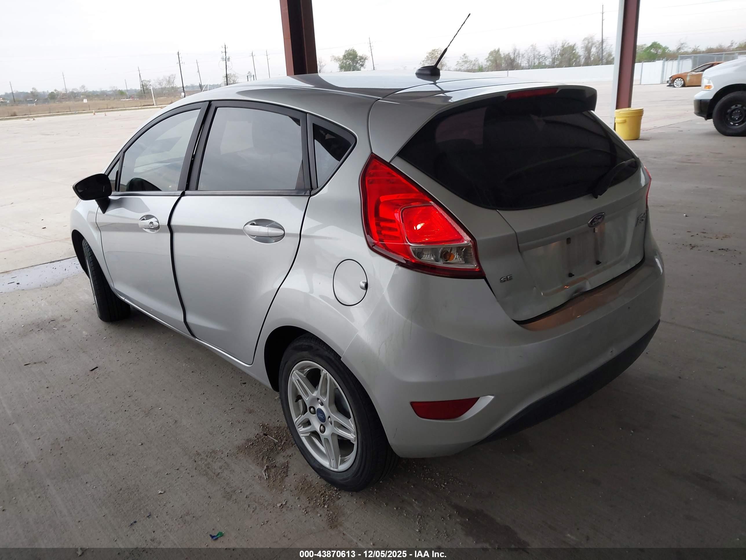FORD FIESTA image 3