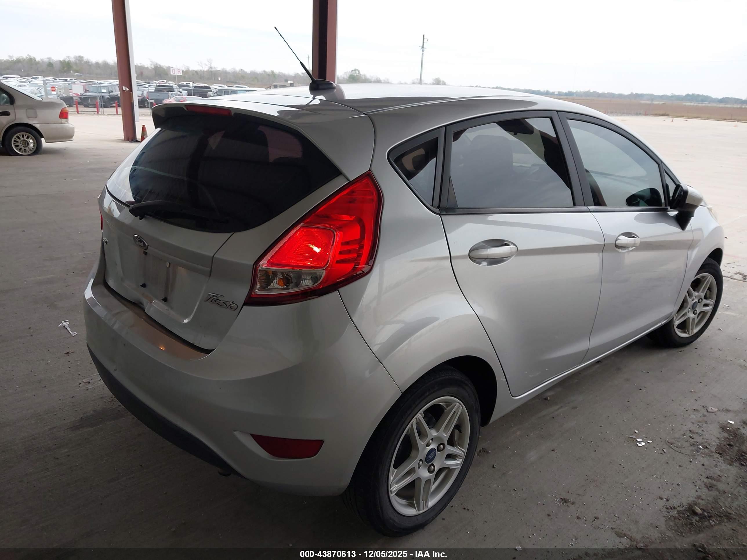FORD FIESTA image 4