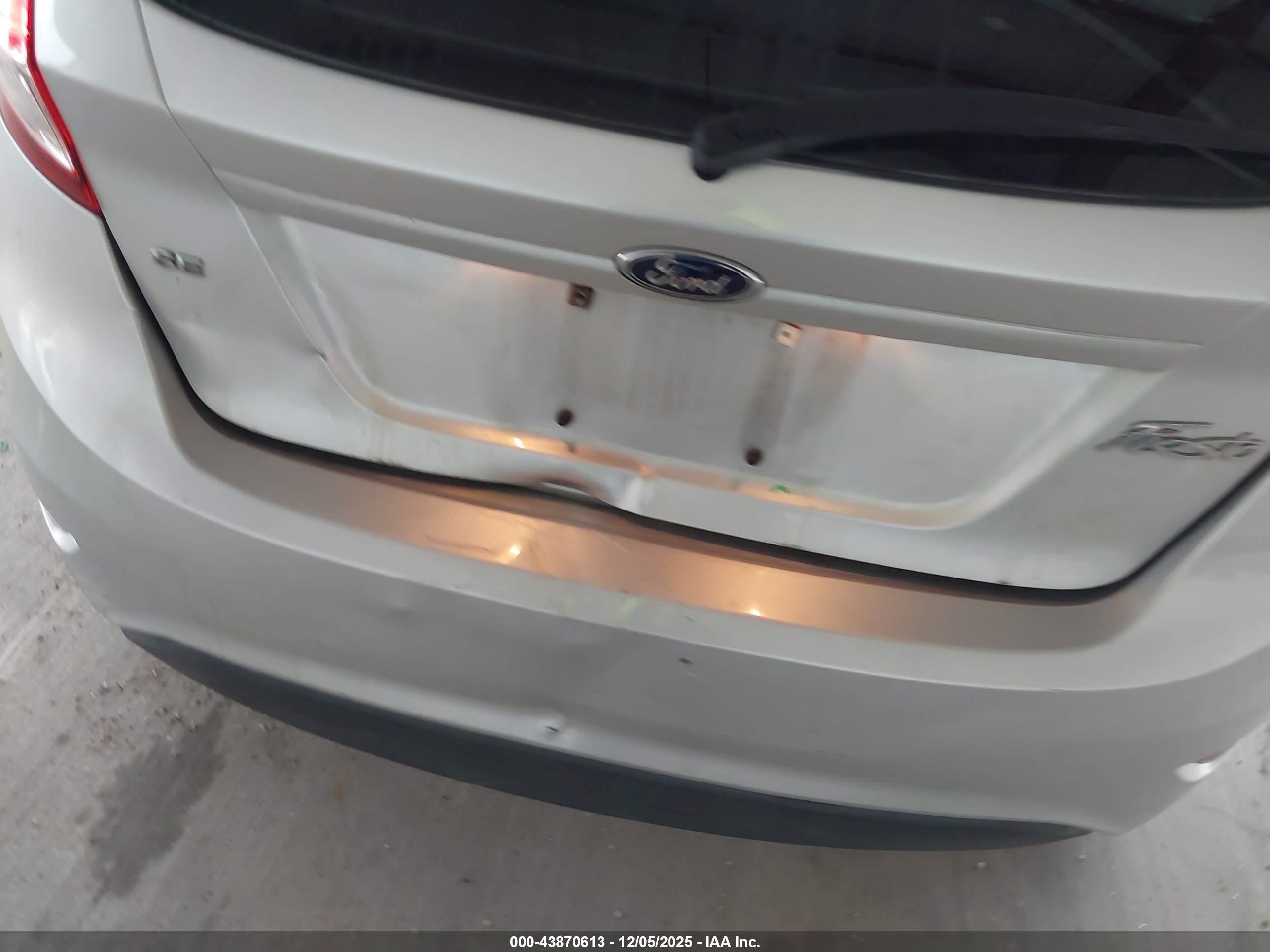 FORD FIESTA image 6