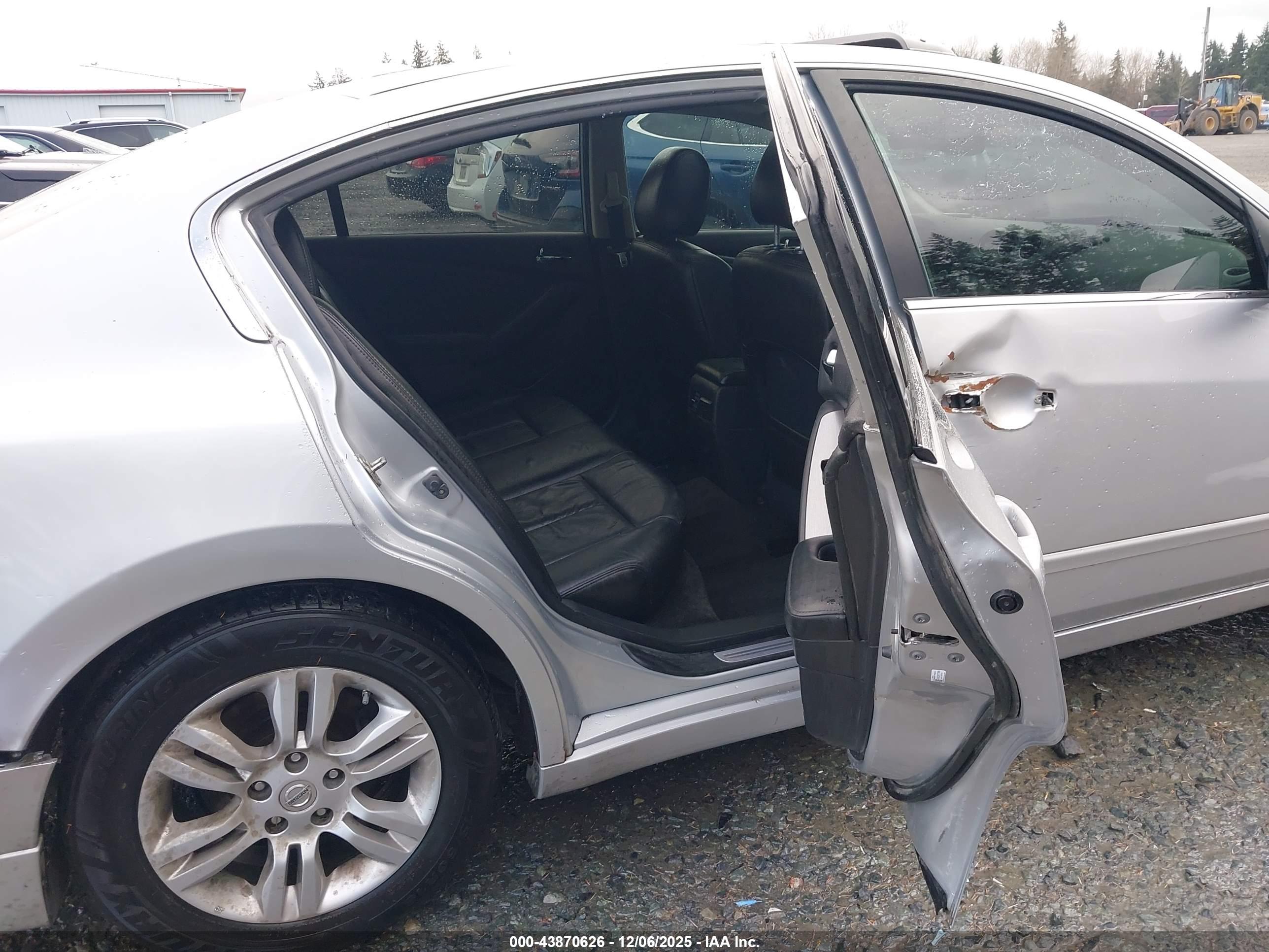 NISSAN ALTIMA image 8