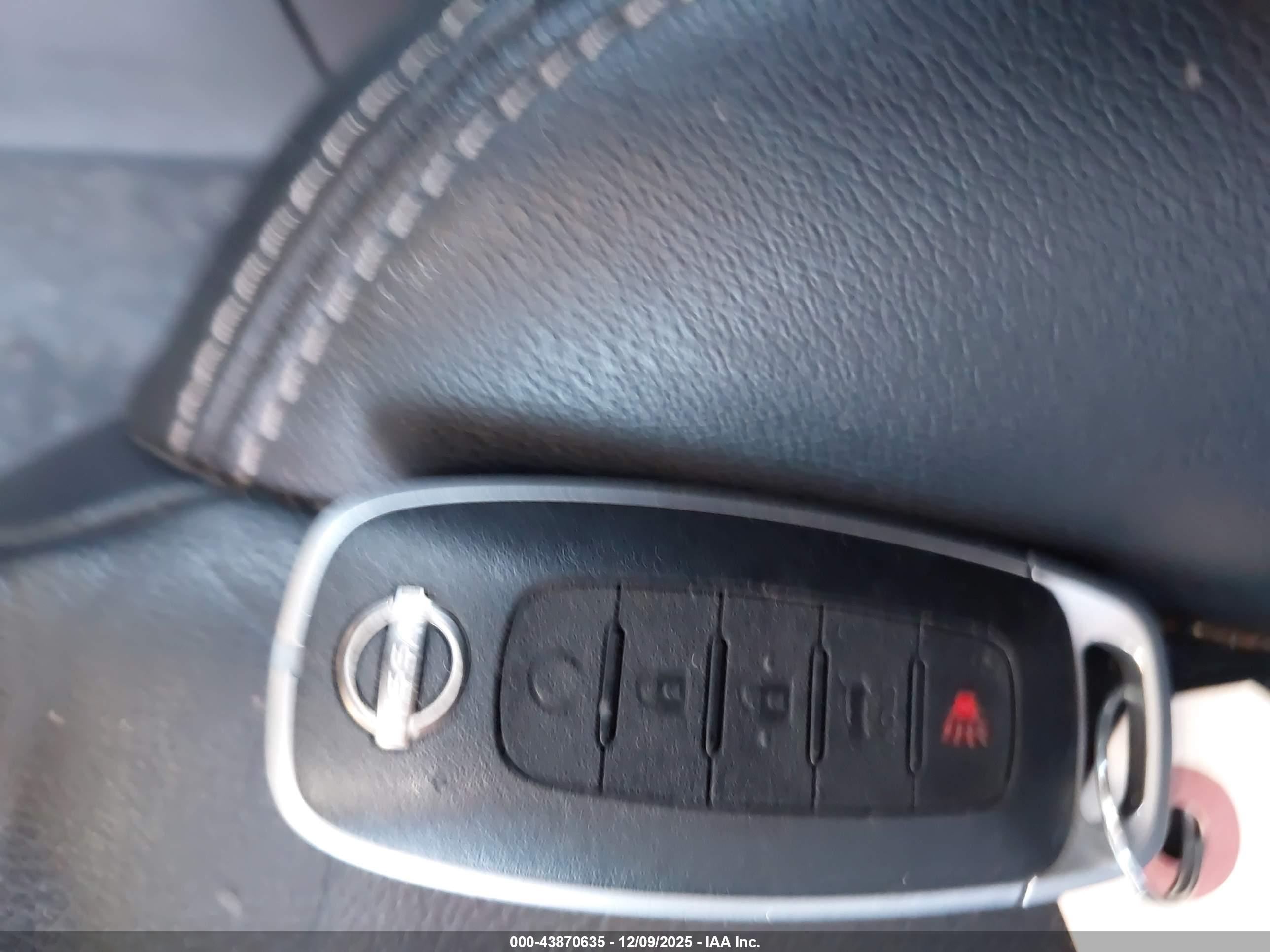 NISSAN ROGUE image 11