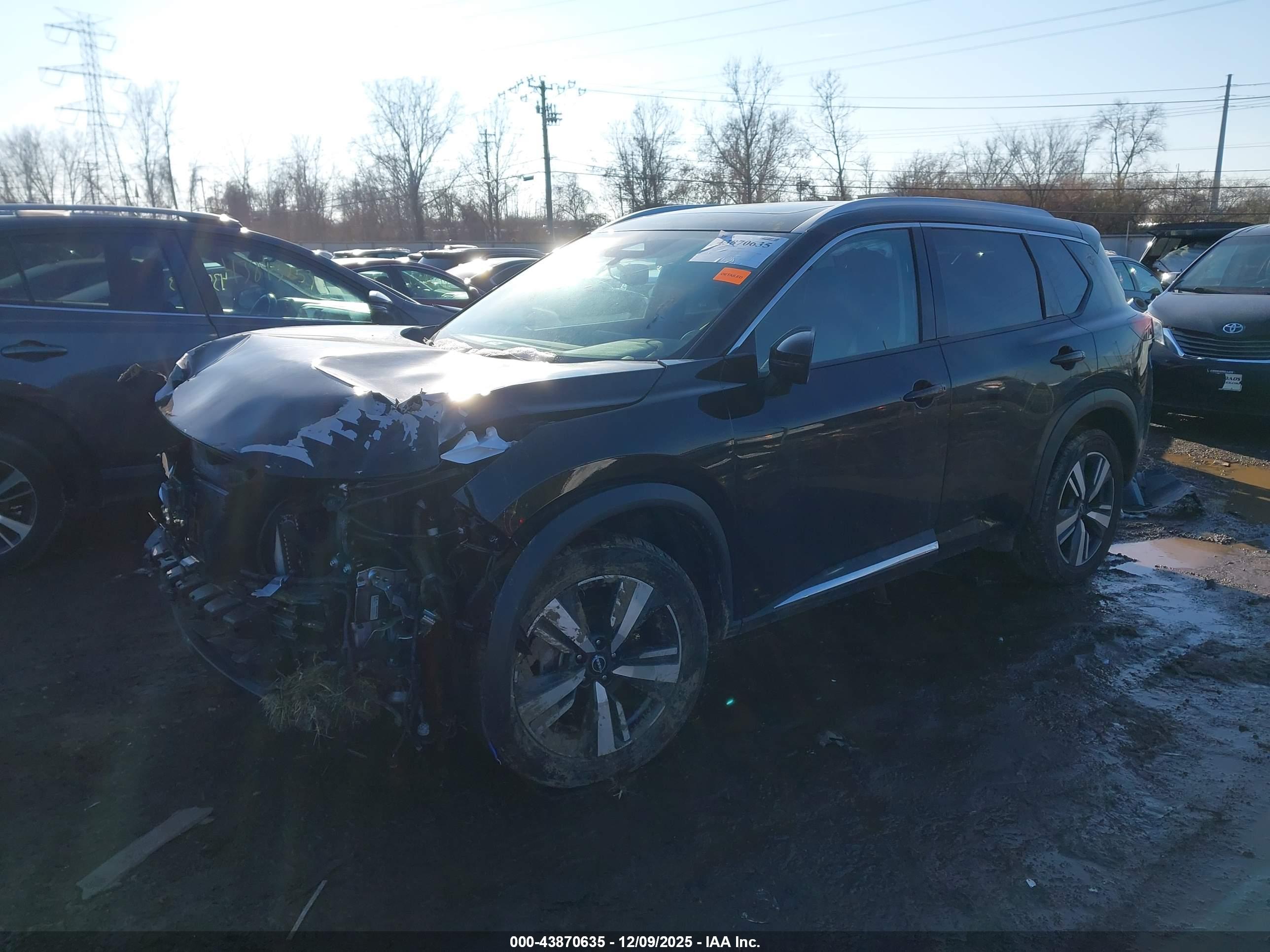 NISSAN ROGUE image 2