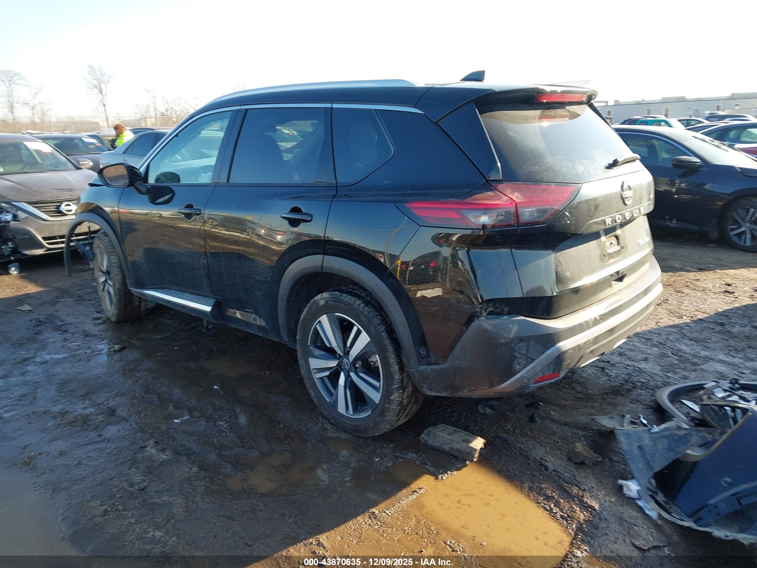 NISSAN ROGUE image 3