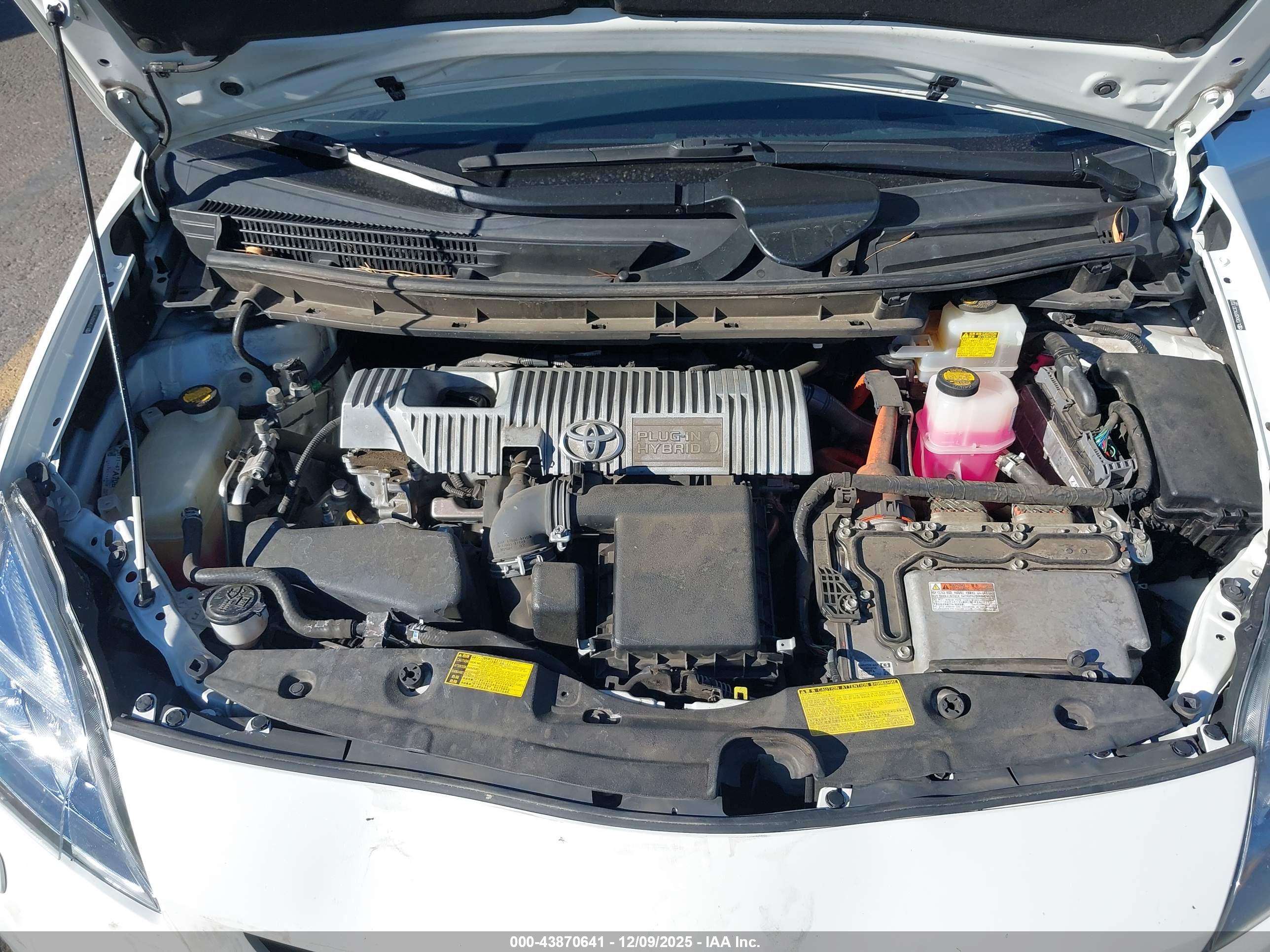 TOYOTA PRIUS image 10