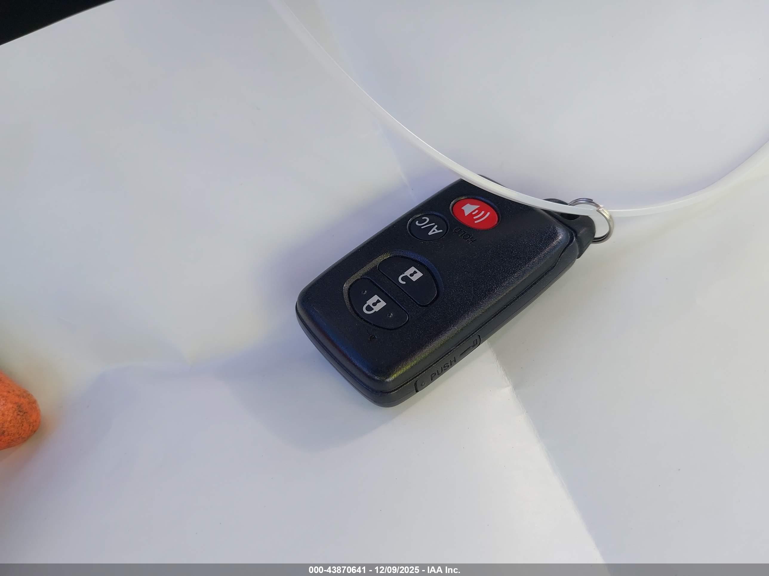 TOYOTA PRIUS image 11