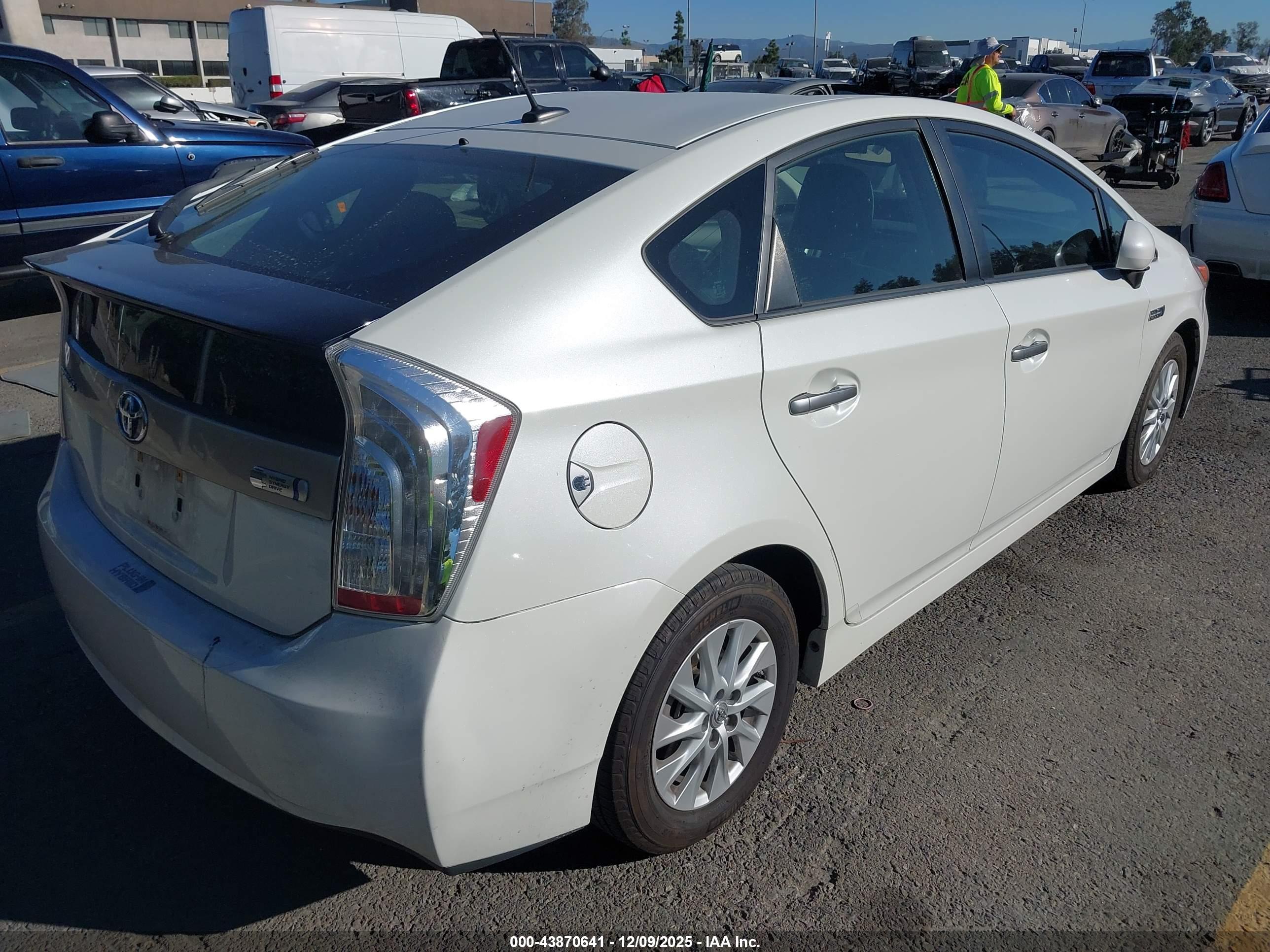 TOYOTA PRIUS image 4