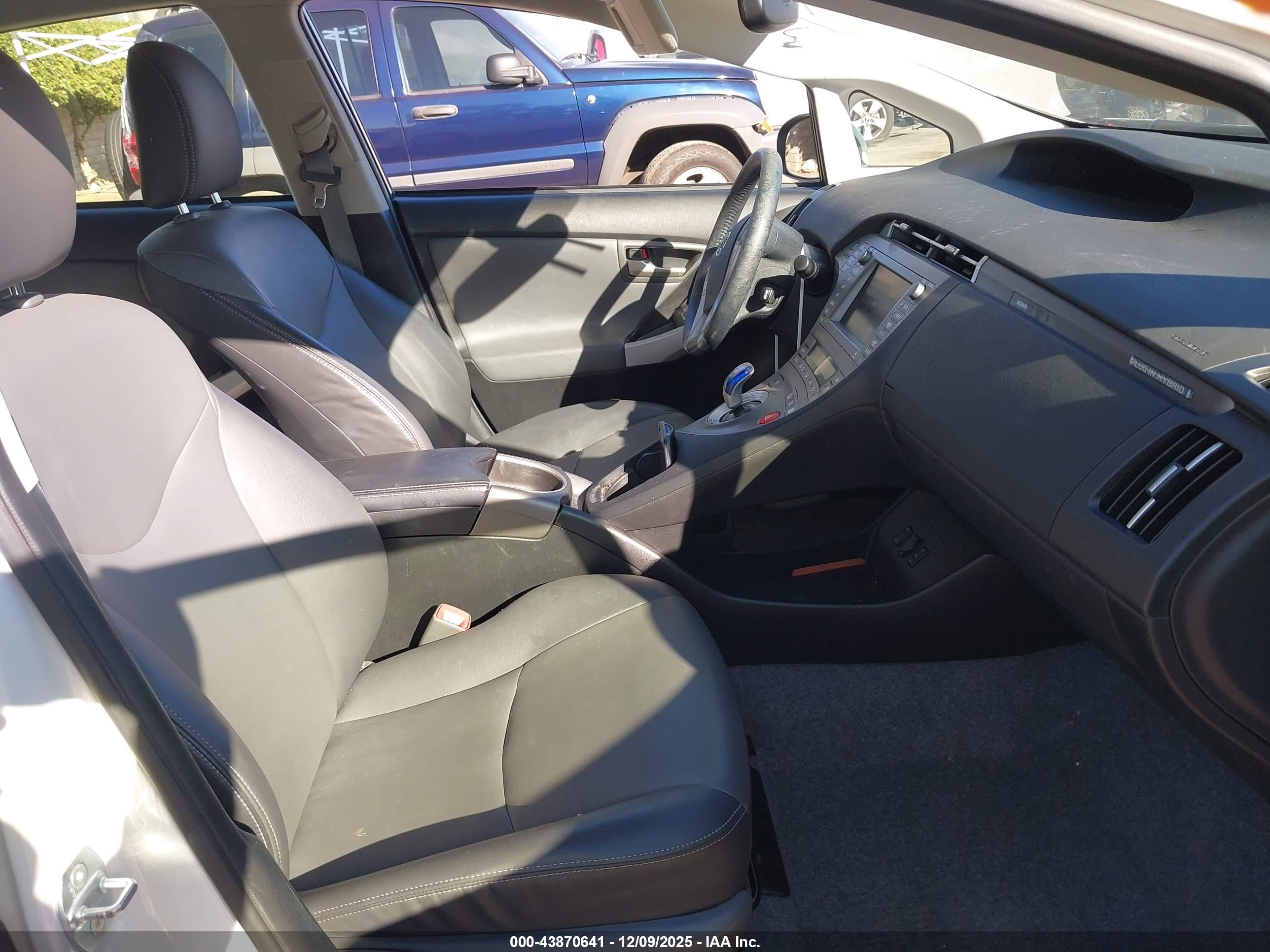 TOYOTA PRIUS image 5