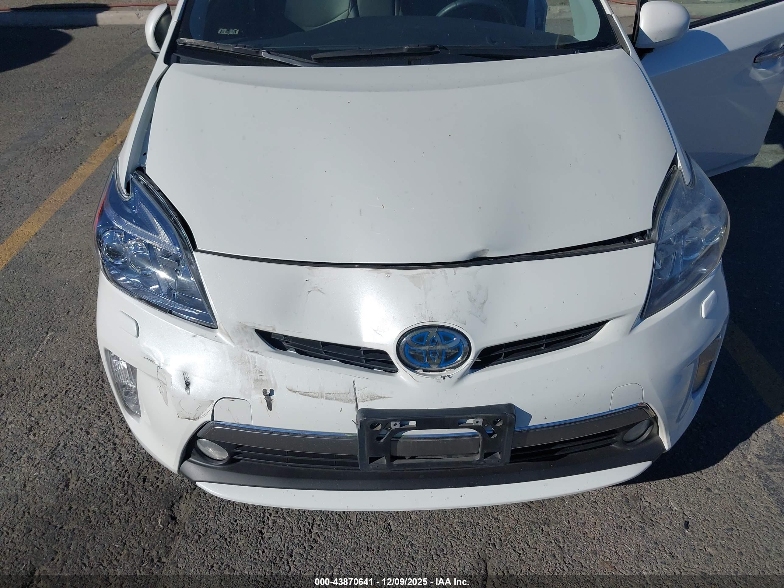 TOYOTA PRIUS image 6