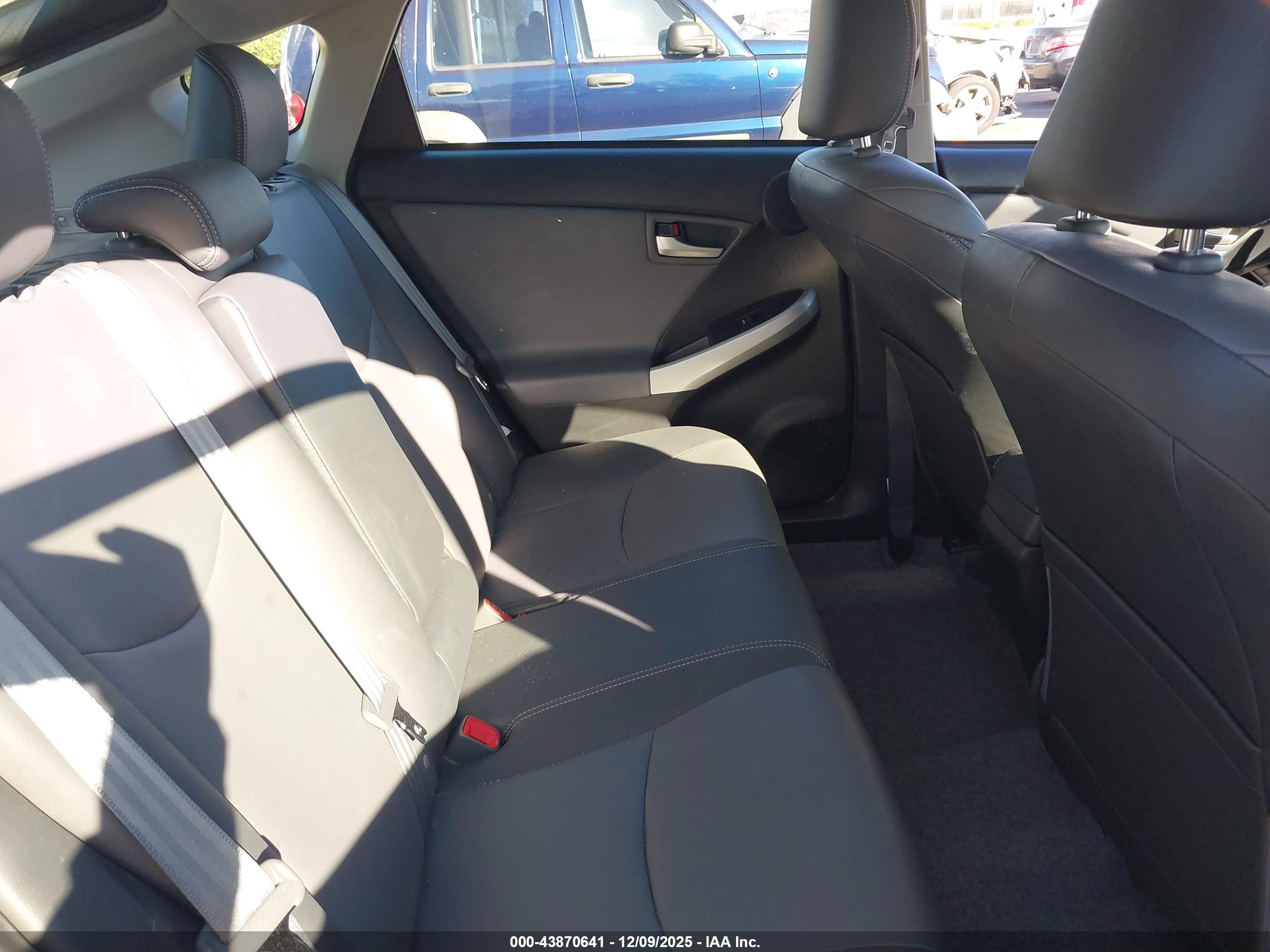 TOYOTA PRIUS image 8