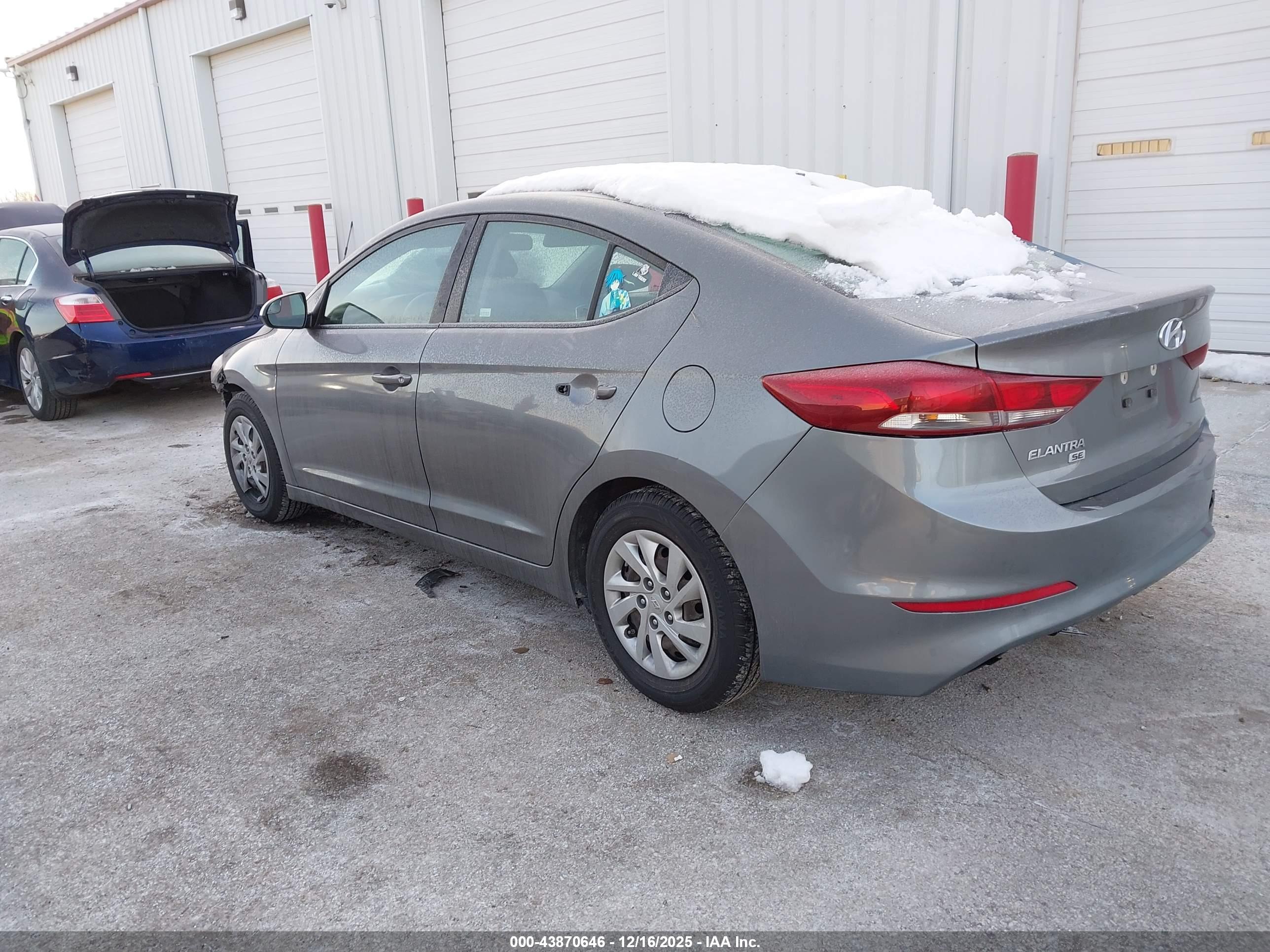 HYUNDAI ELANTRA image 3