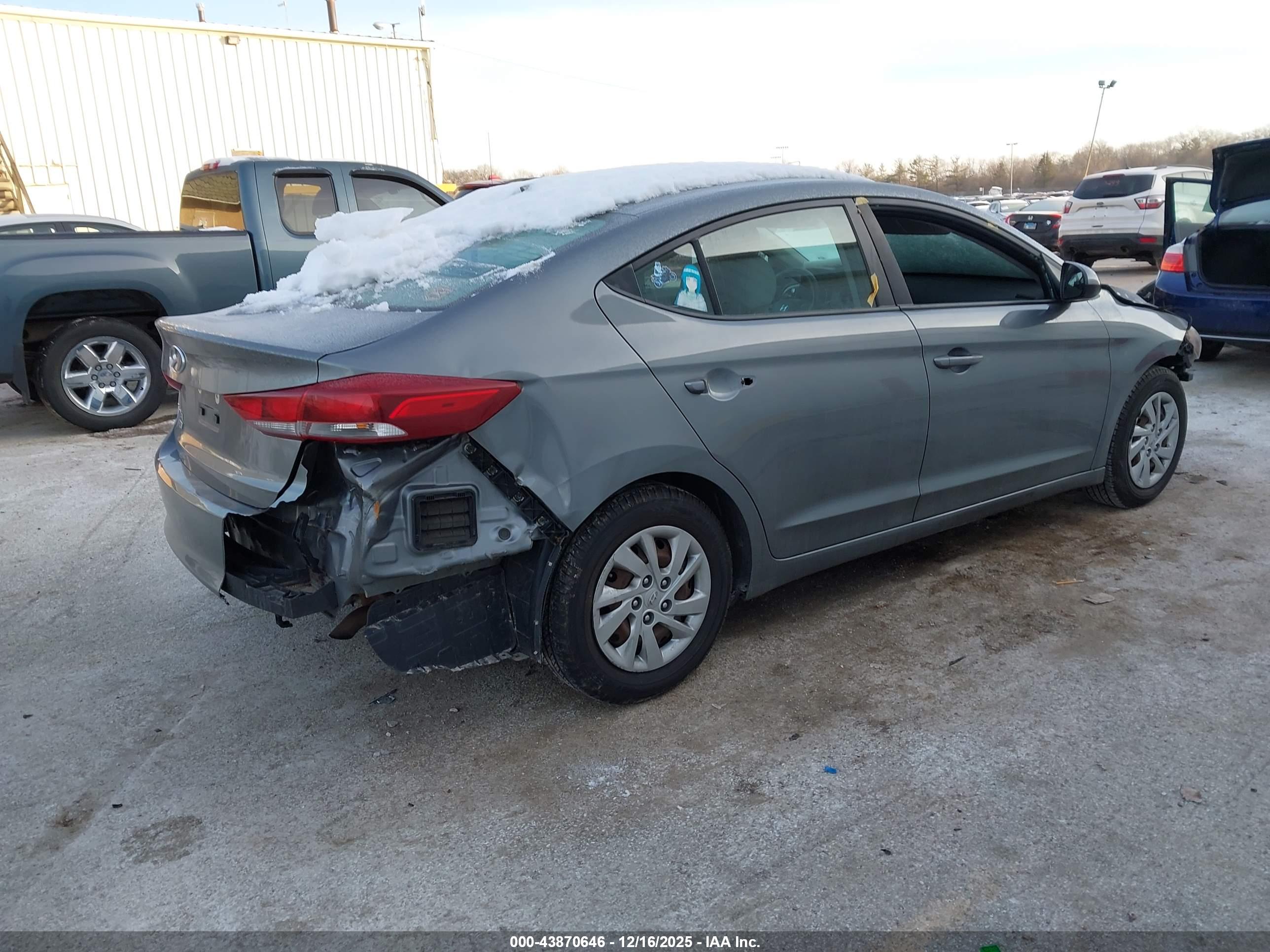 HYUNDAI ELANTRA image 4