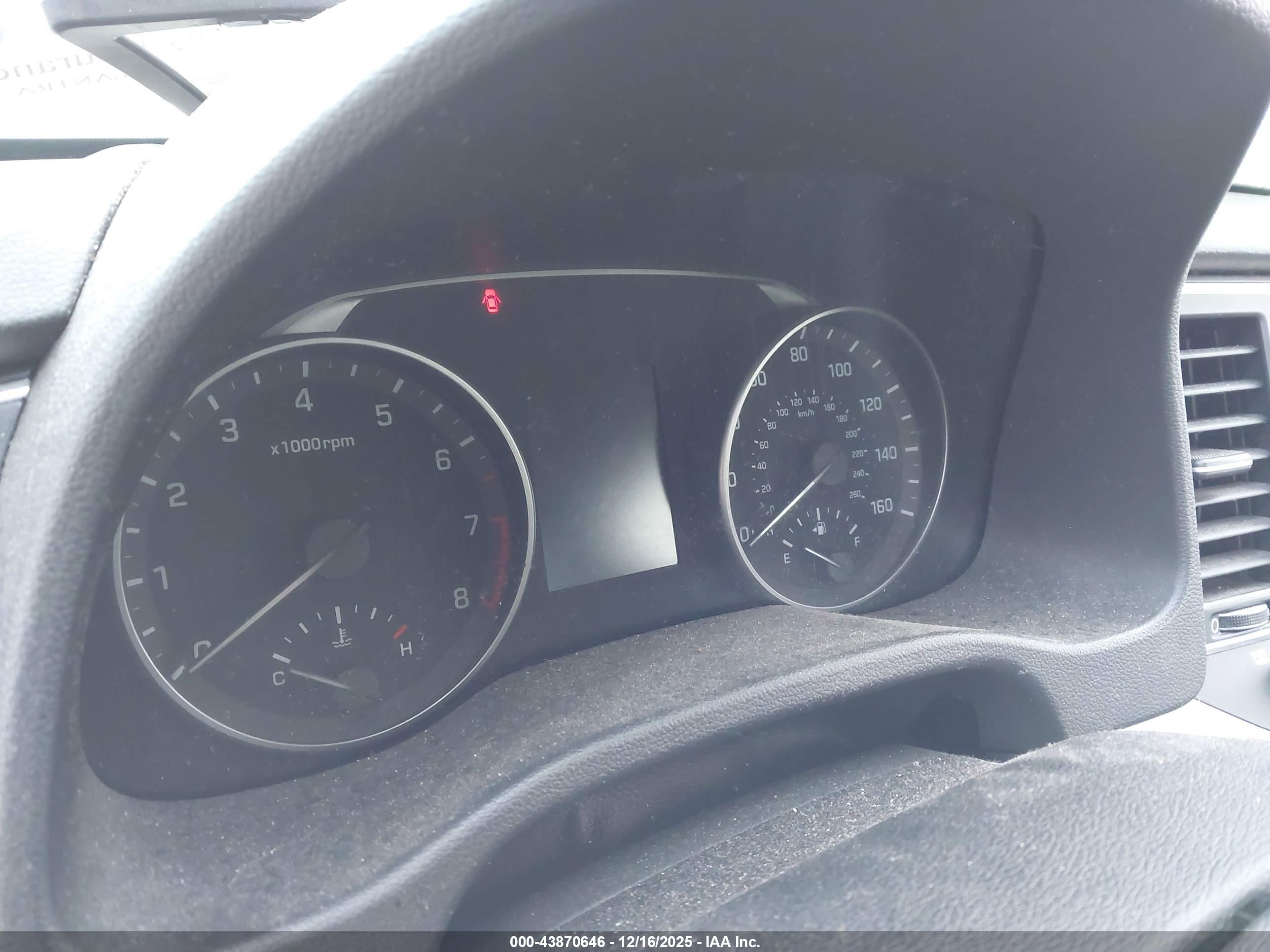 HYUNDAI ELANTRA image 7
