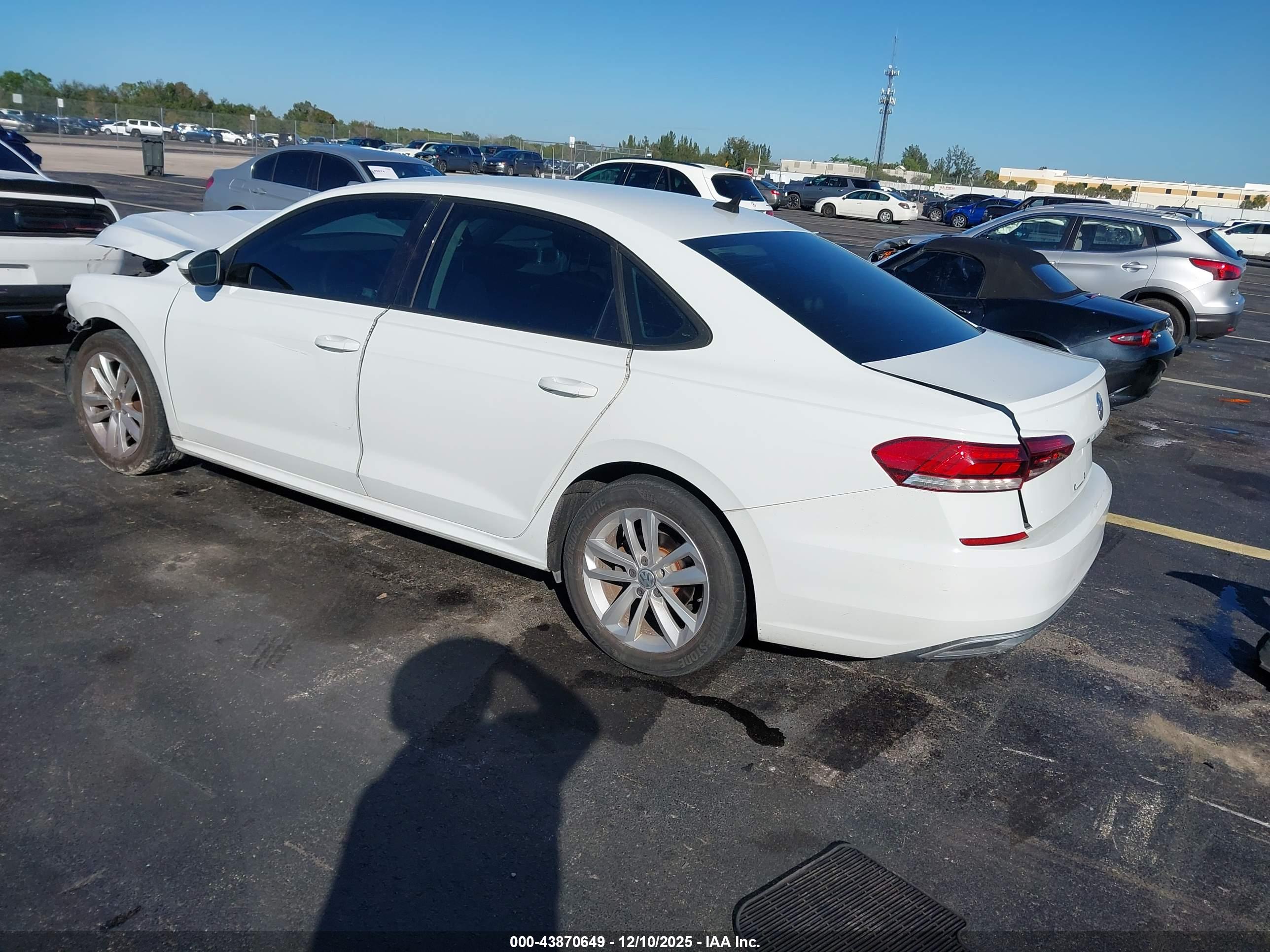 VOLKSWAGEN PASSAT image 3