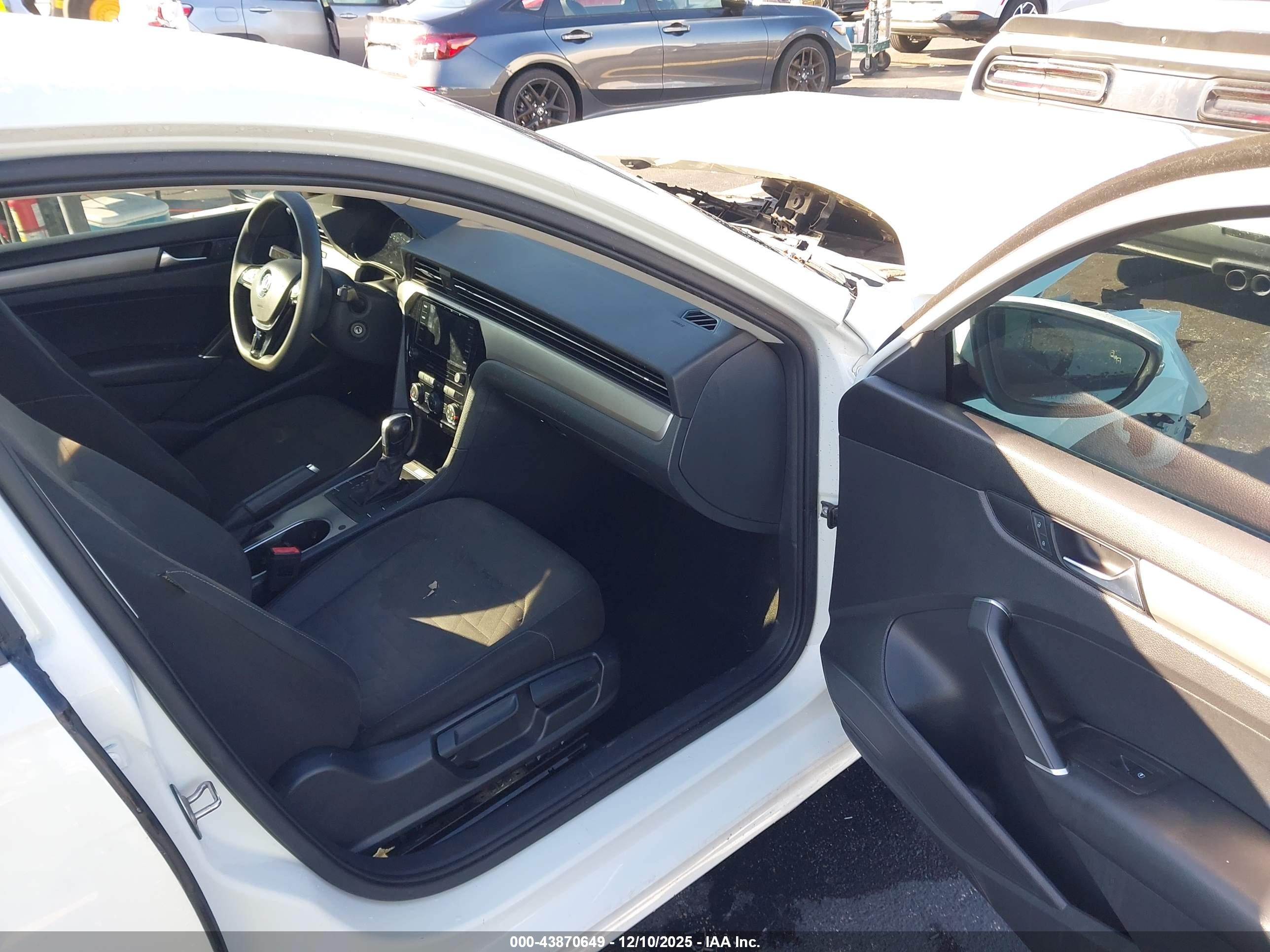 VOLKSWAGEN PASSAT image 5