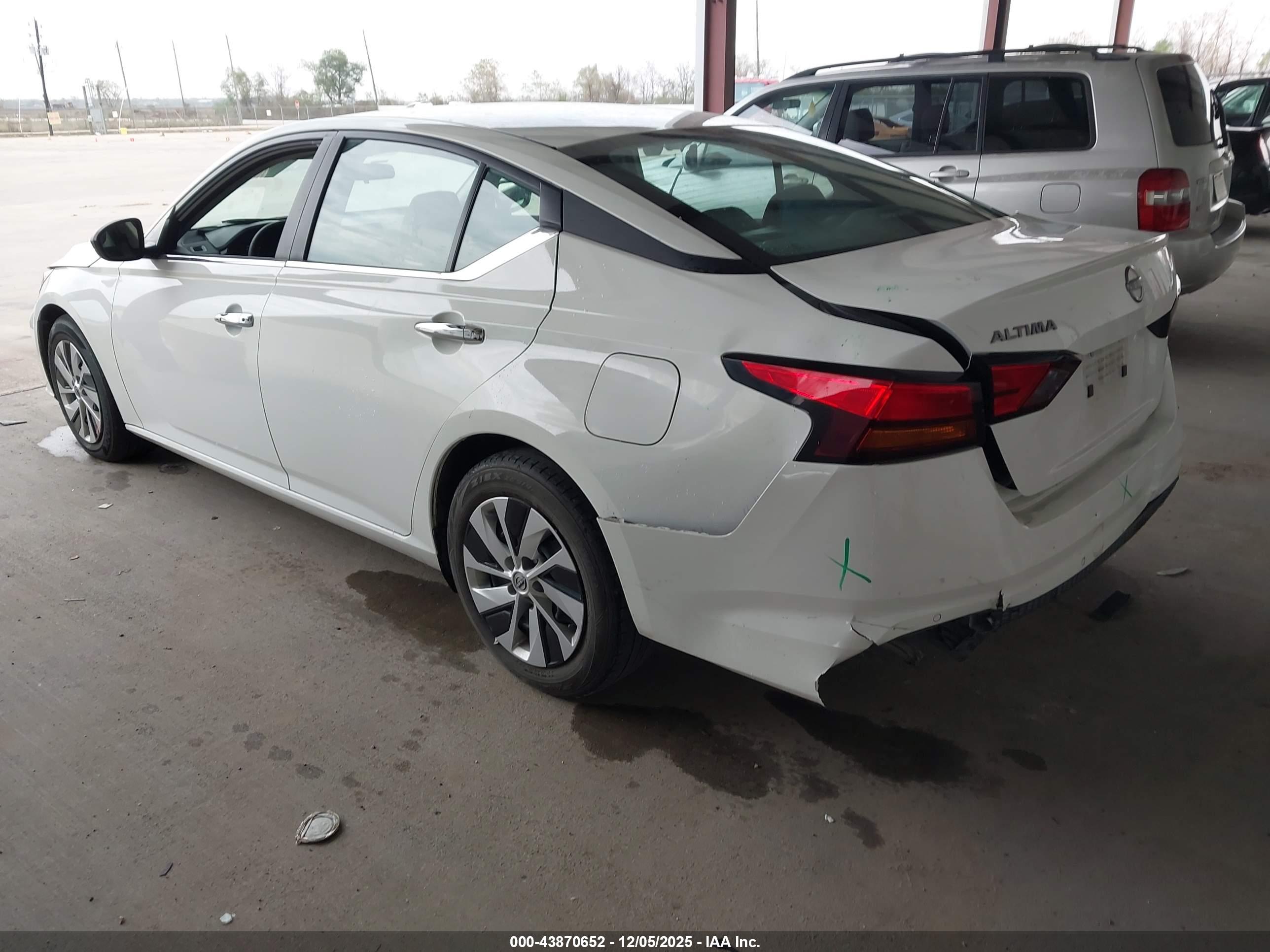 NISSAN ALTIMA image 3