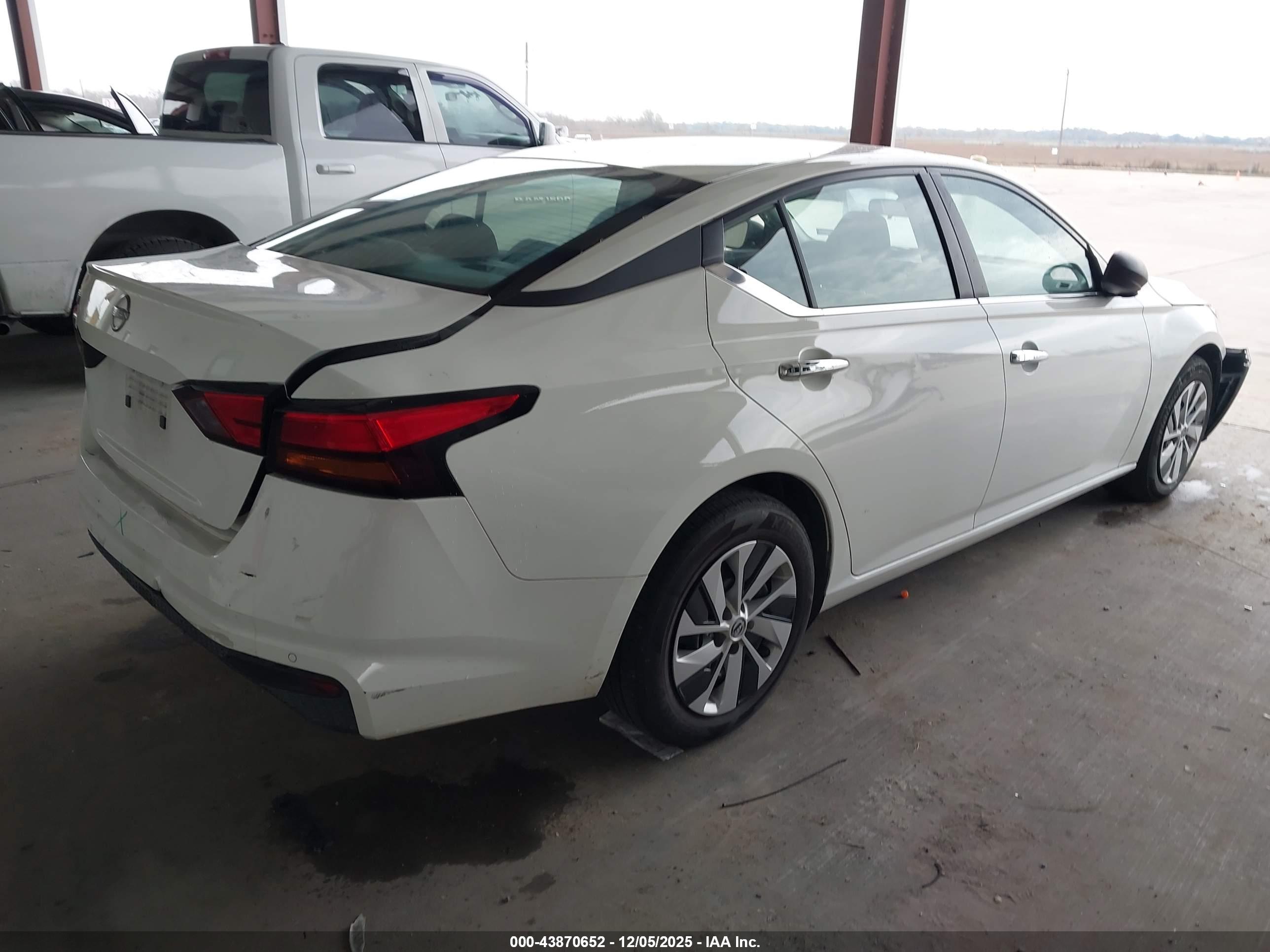 NISSAN ALTIMA image 4