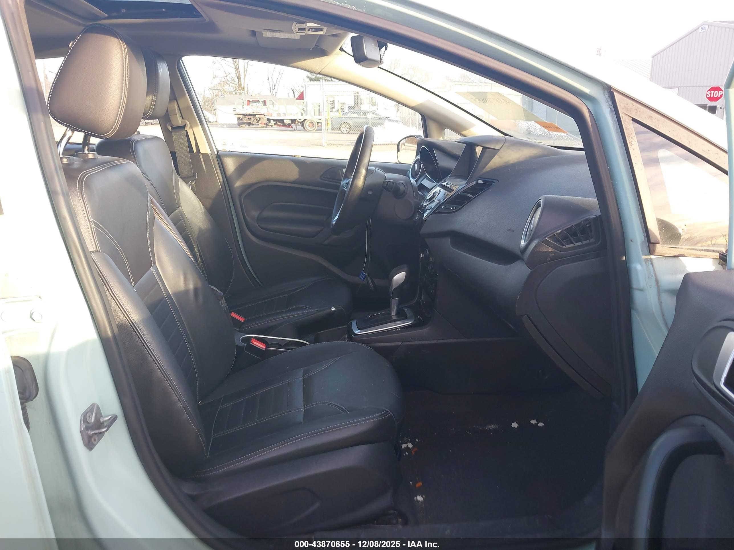 FORD FIESTA image 5