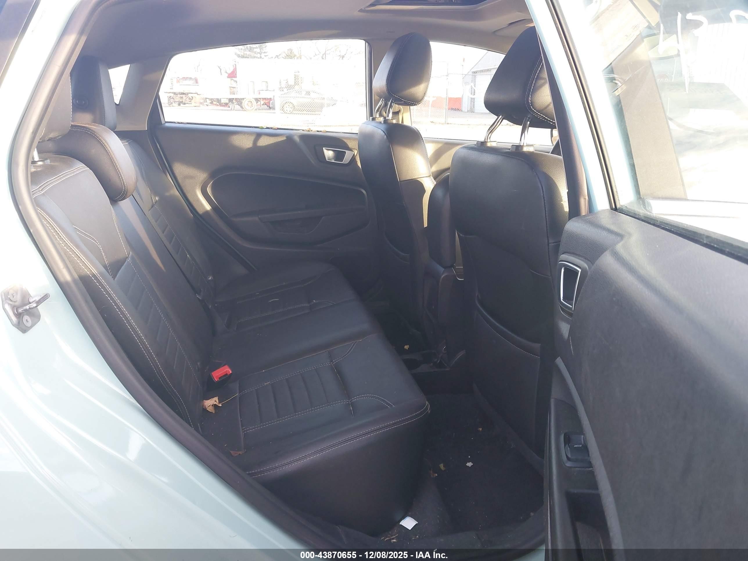 FORD FIESTA image 8