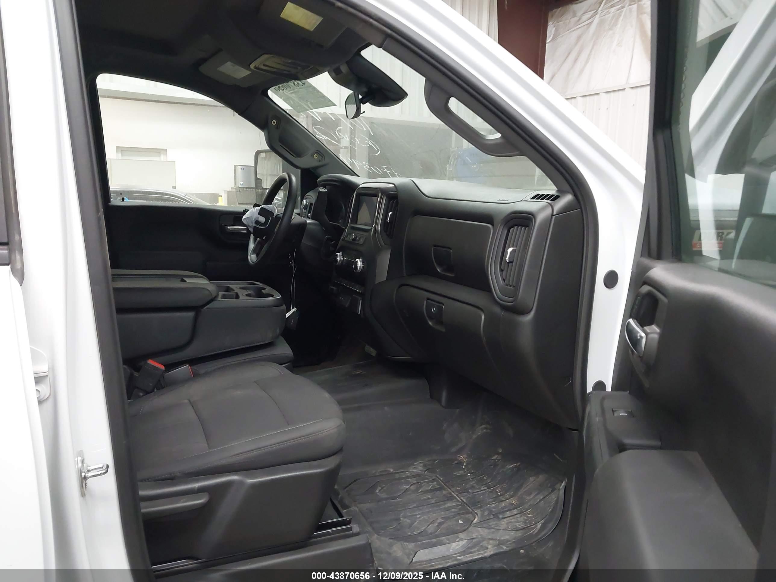 GMC SIERRA image 5