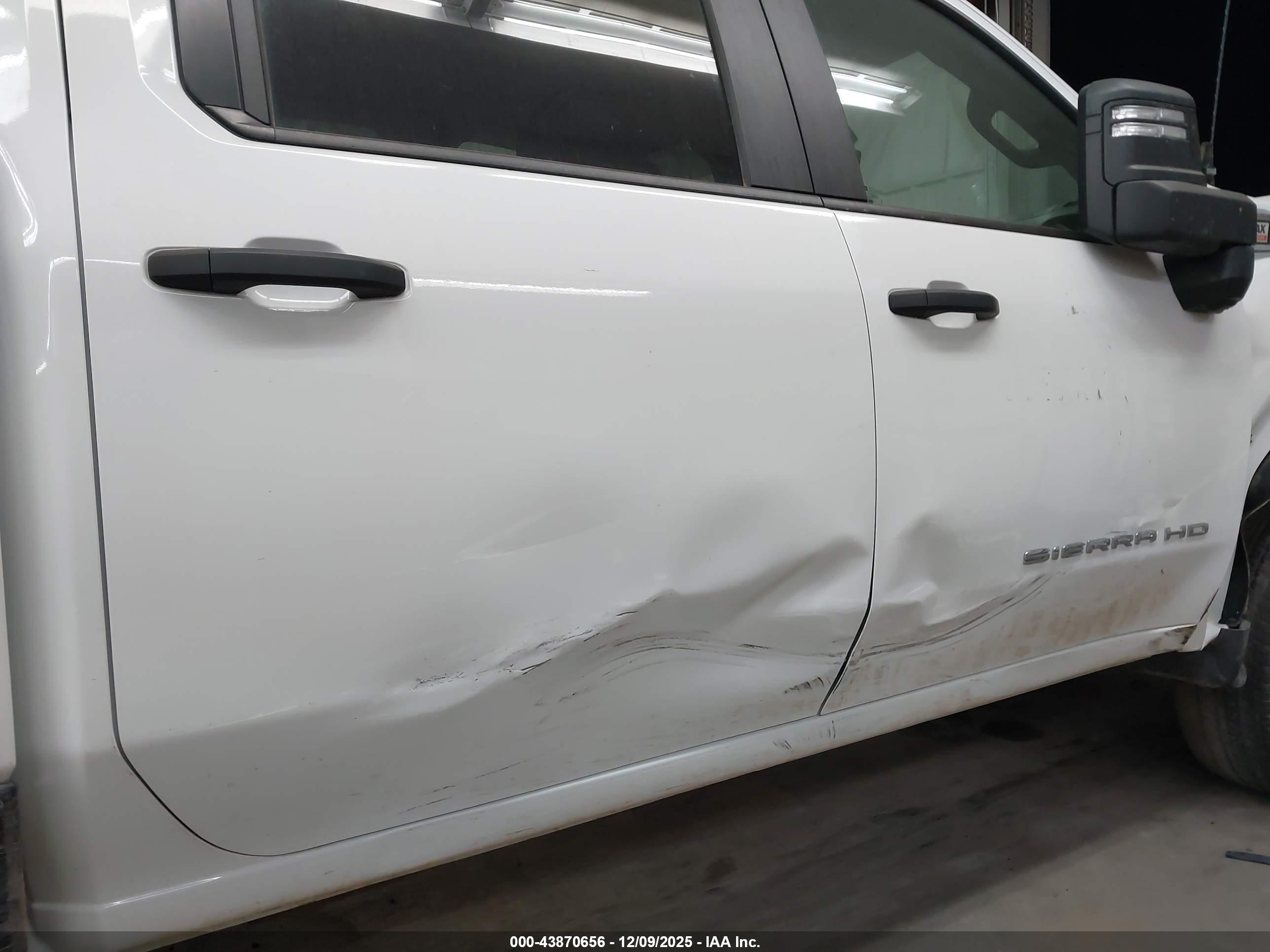 GMC SIERRA image 6