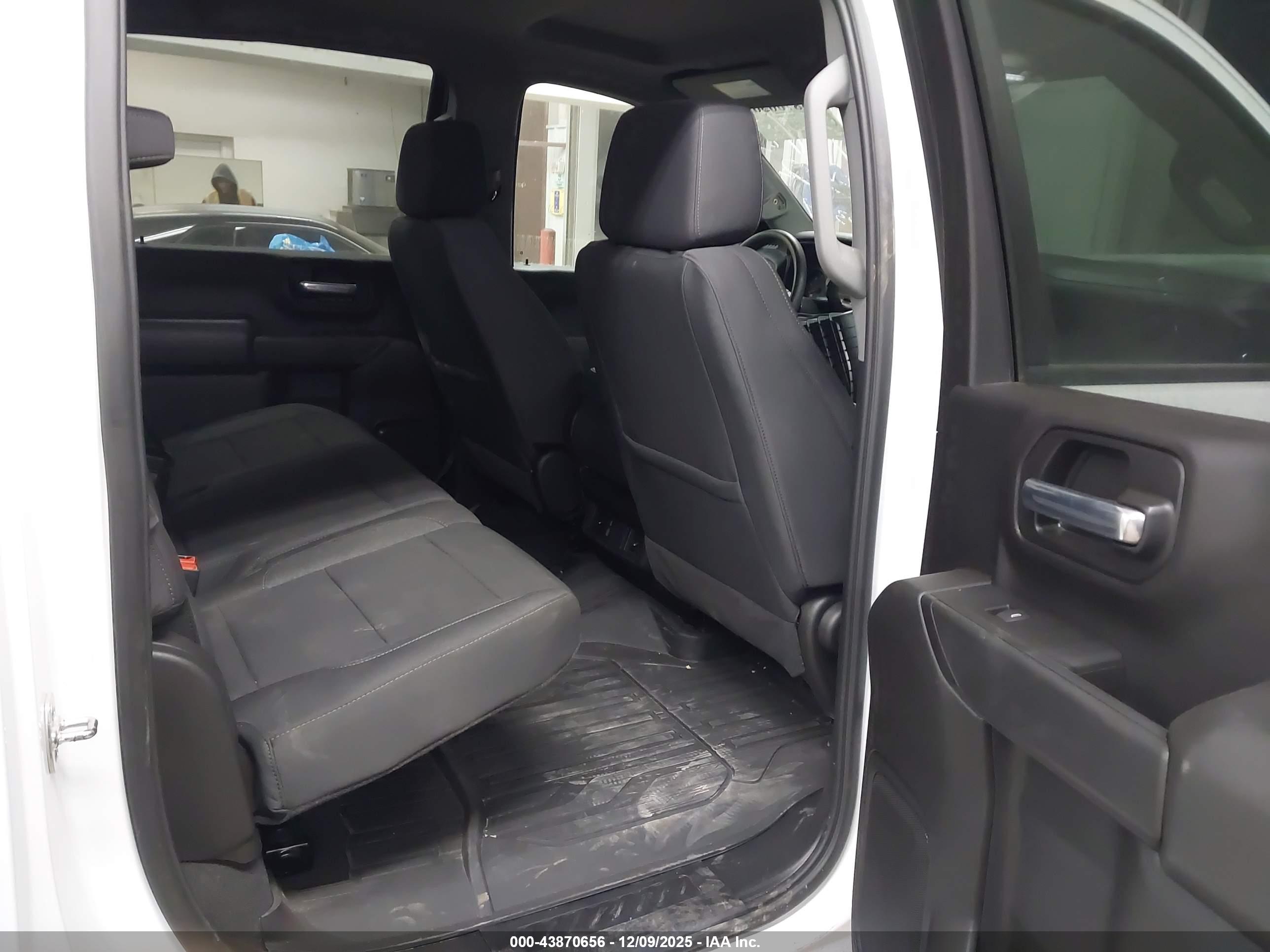 GMC SIERRA image 8
