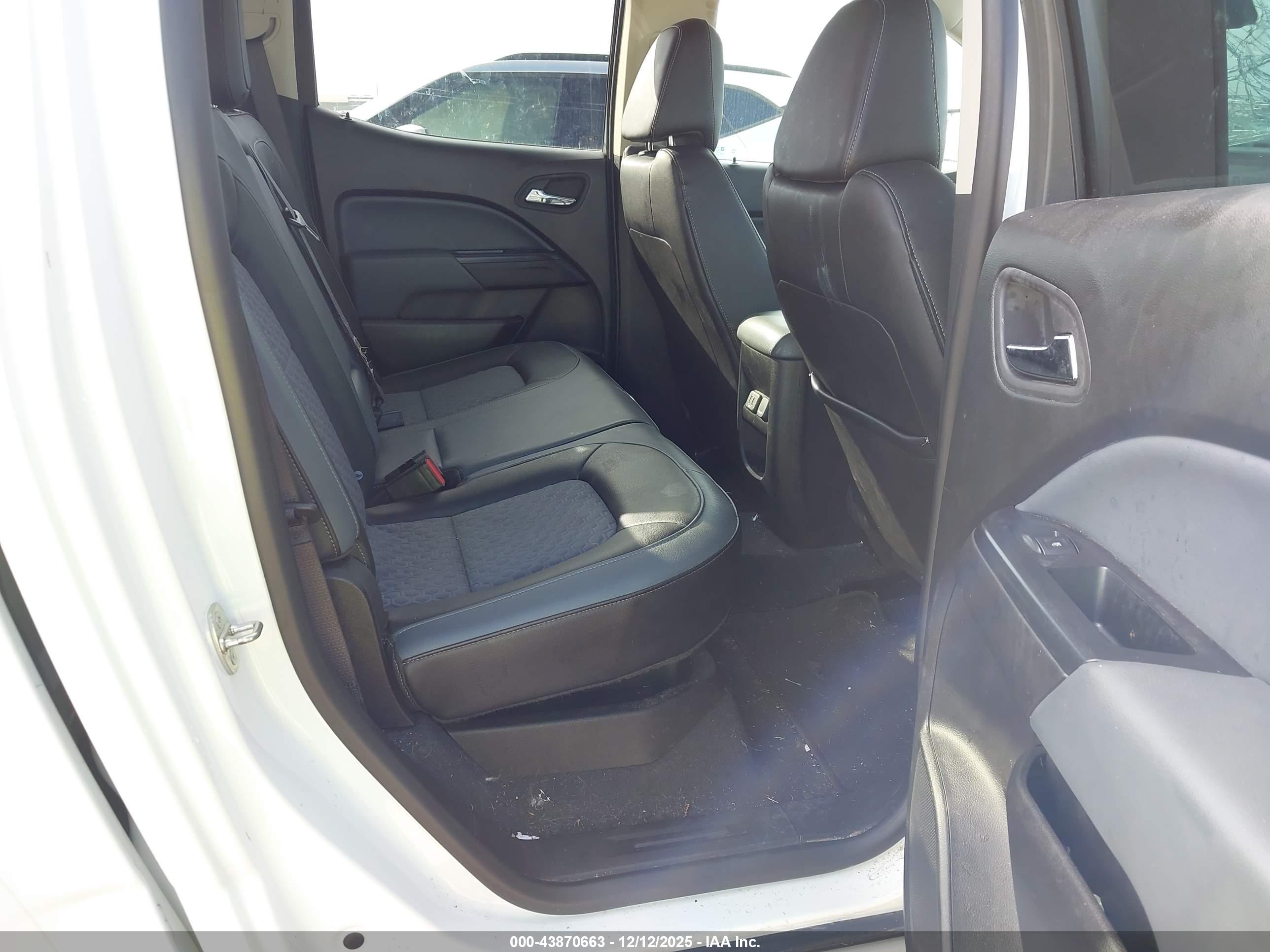 CHEVROLET COLORADO image 8