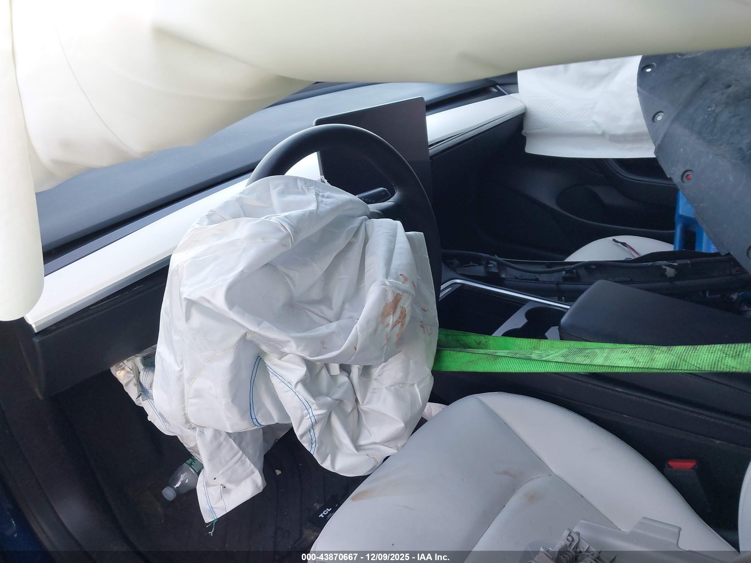 TESLA MODEL image 5
