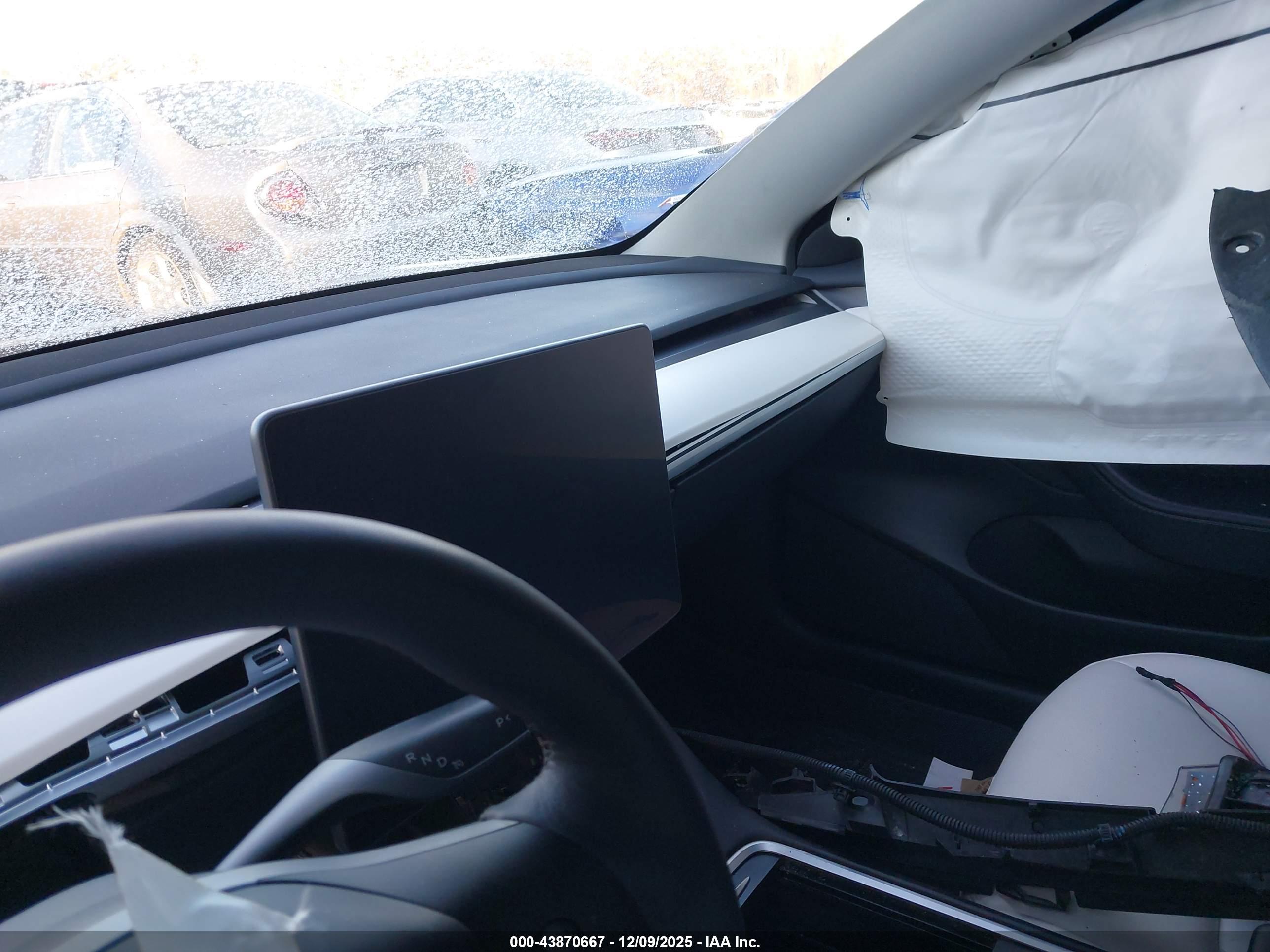 TESLA MODEL image 7
