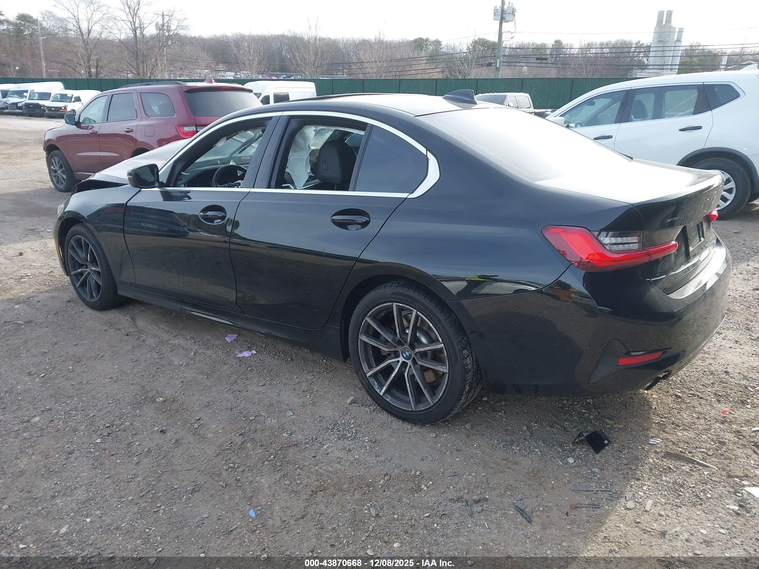 BMW 330I image 3