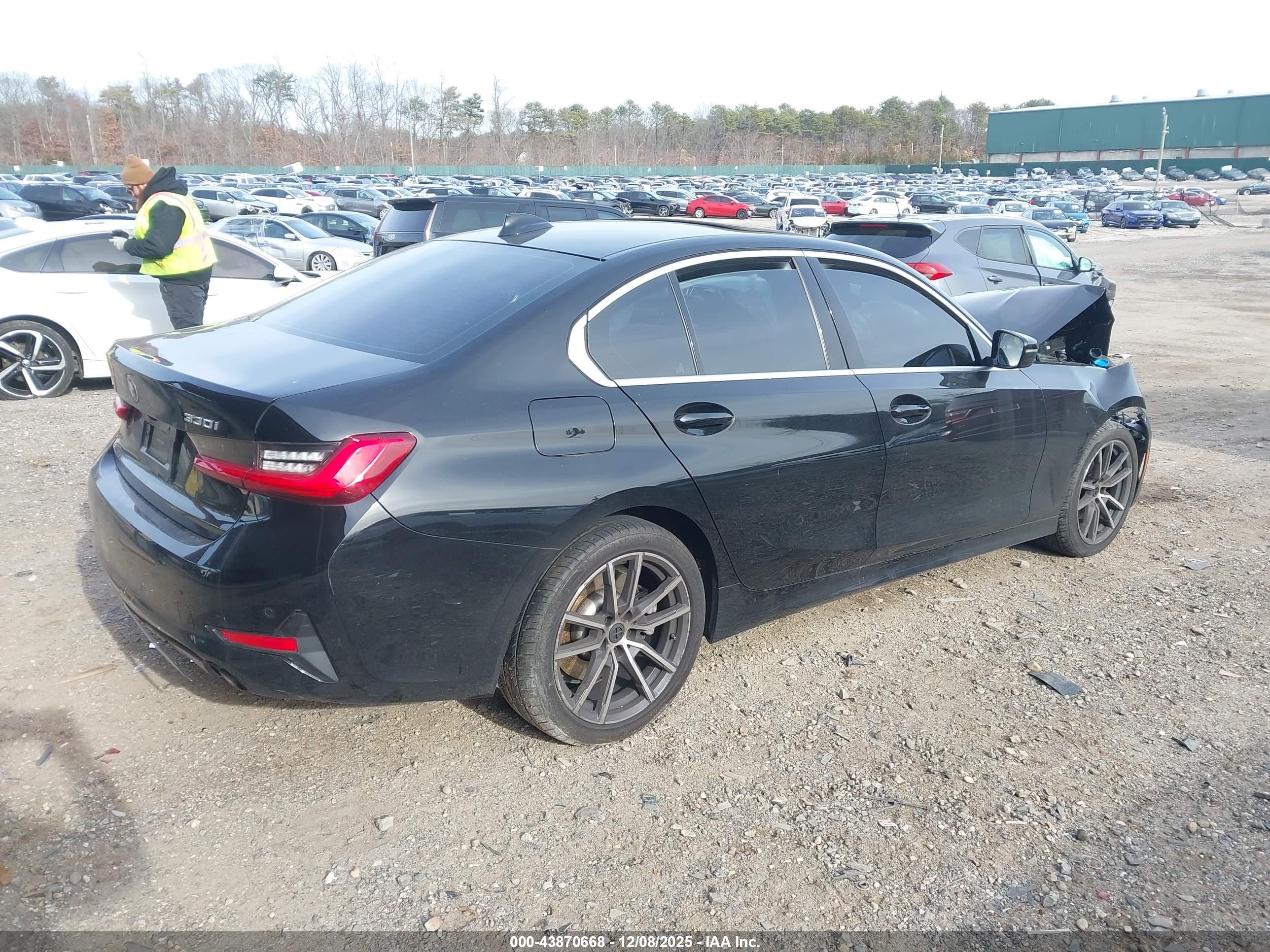 BMW 330I image 4