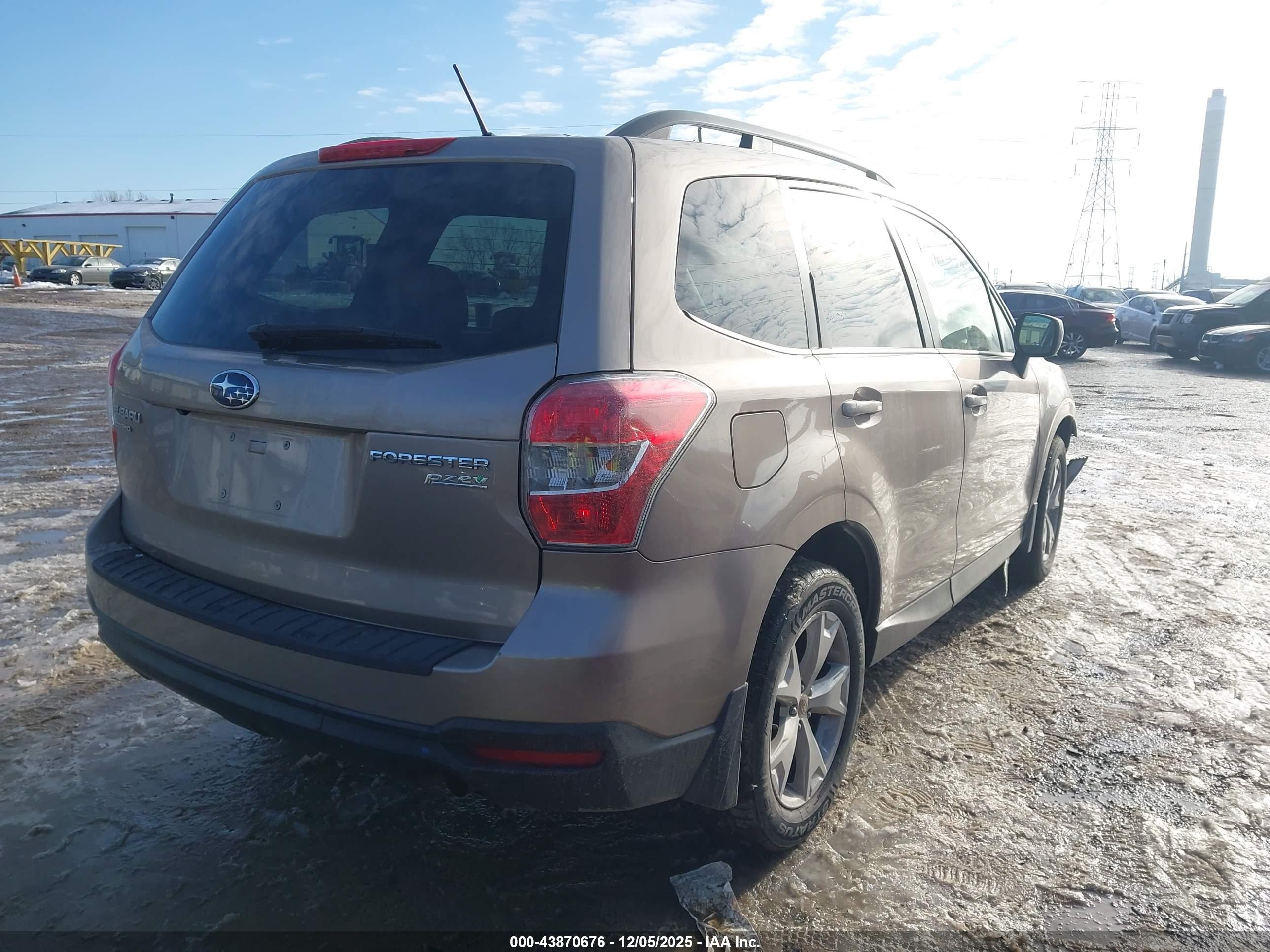SUBARU FORESTER image 4