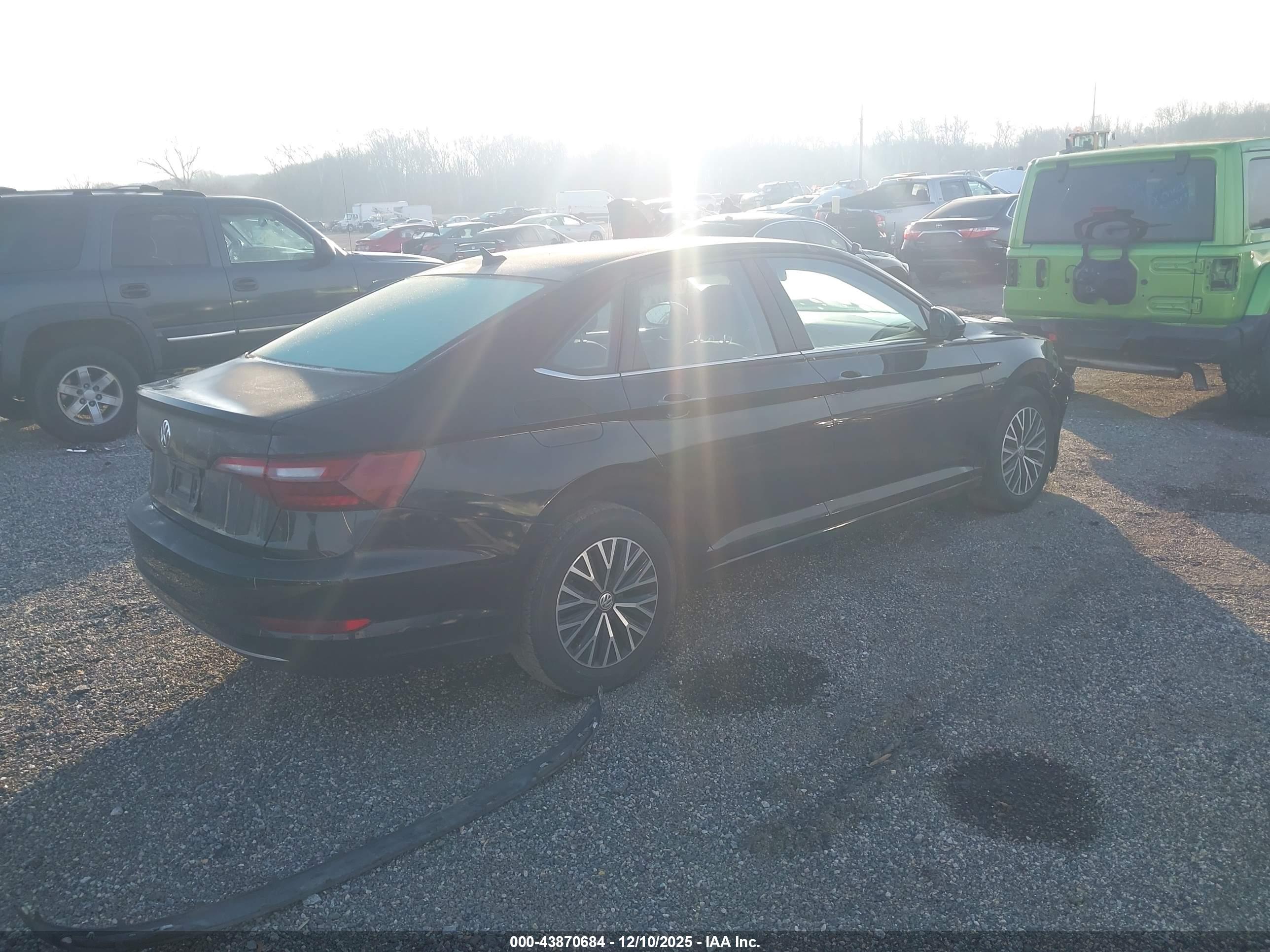 VOLKSWAGEN JETTA image 4