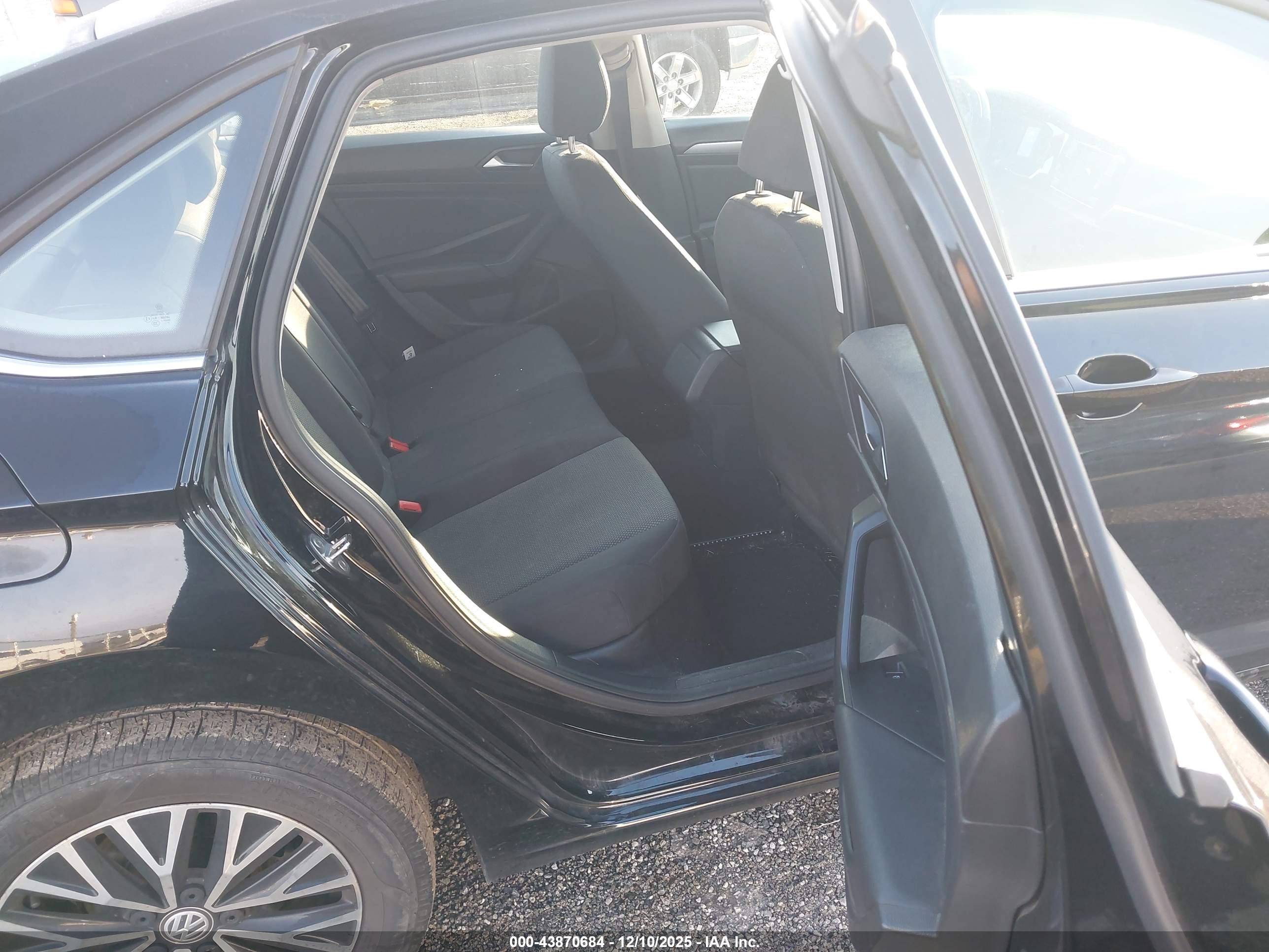 VOLKSWAGEN JETTA image 8