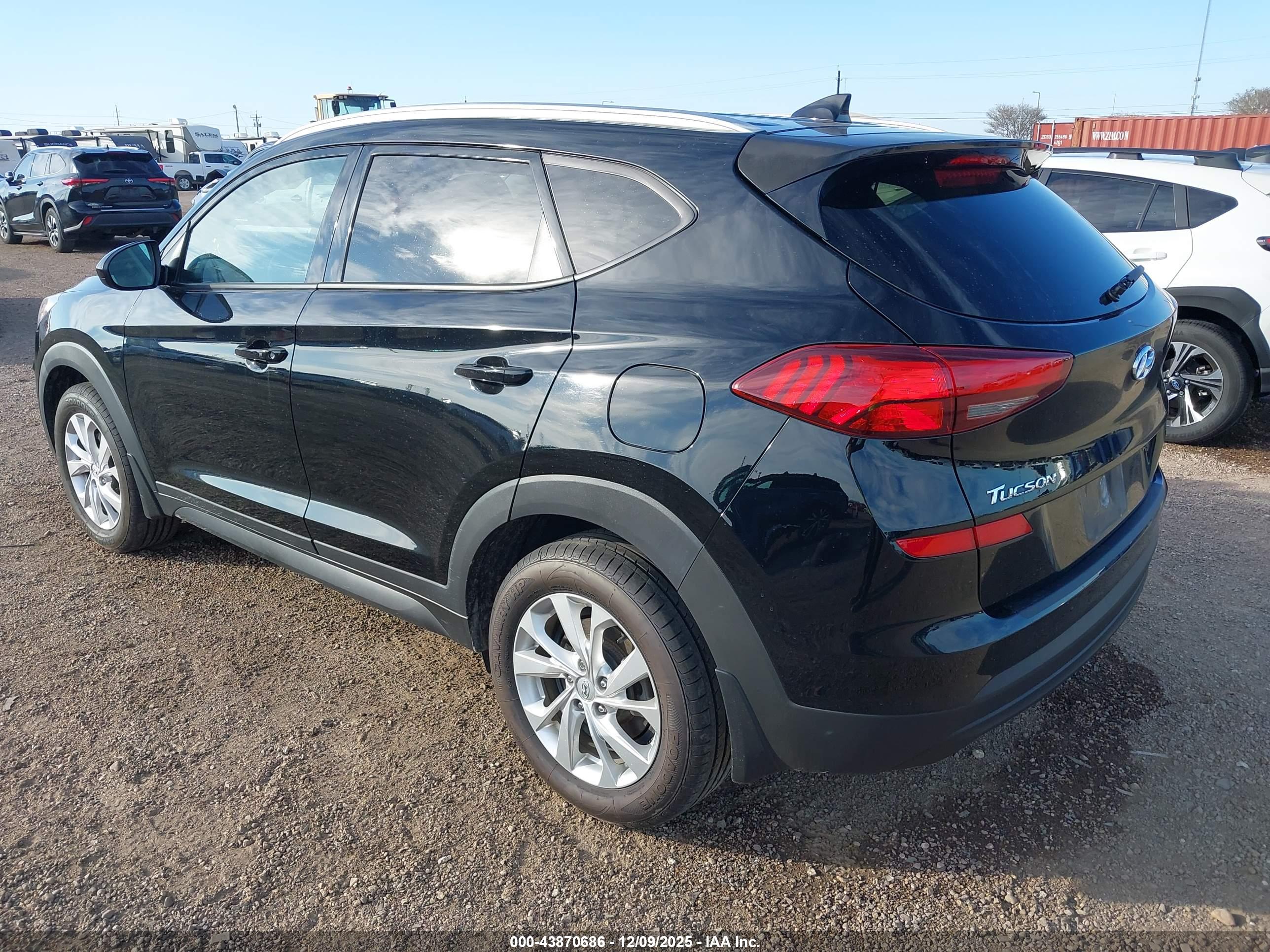 HYUNDAI TUCSON image 3