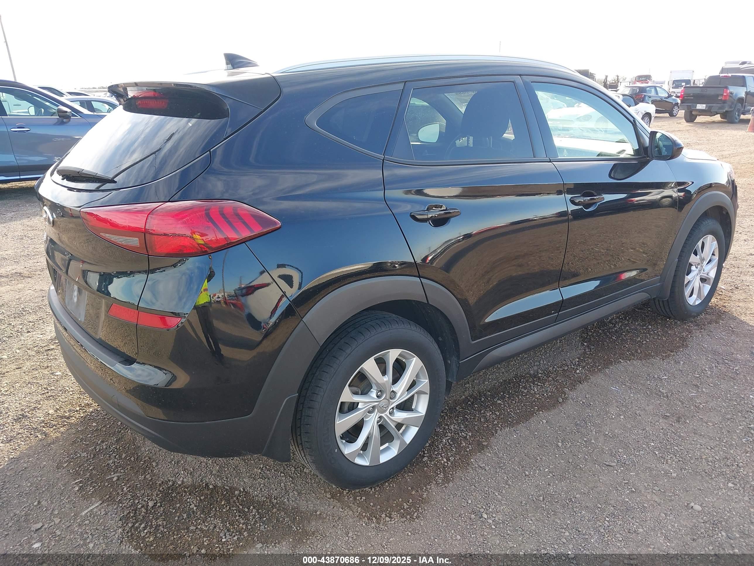 HYUNDAI TUCSON image 4