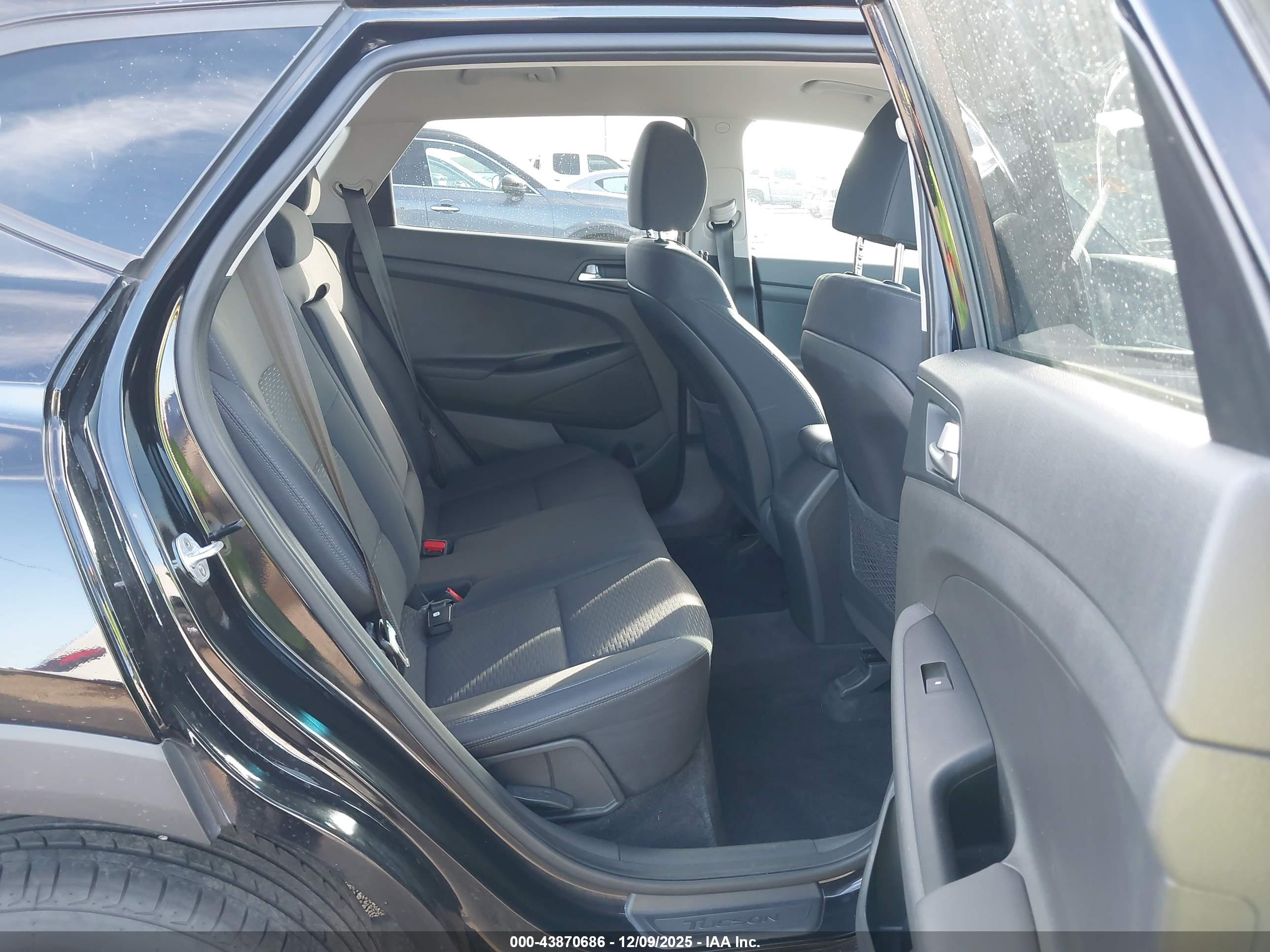 HYUNDAI TUCSON image 8