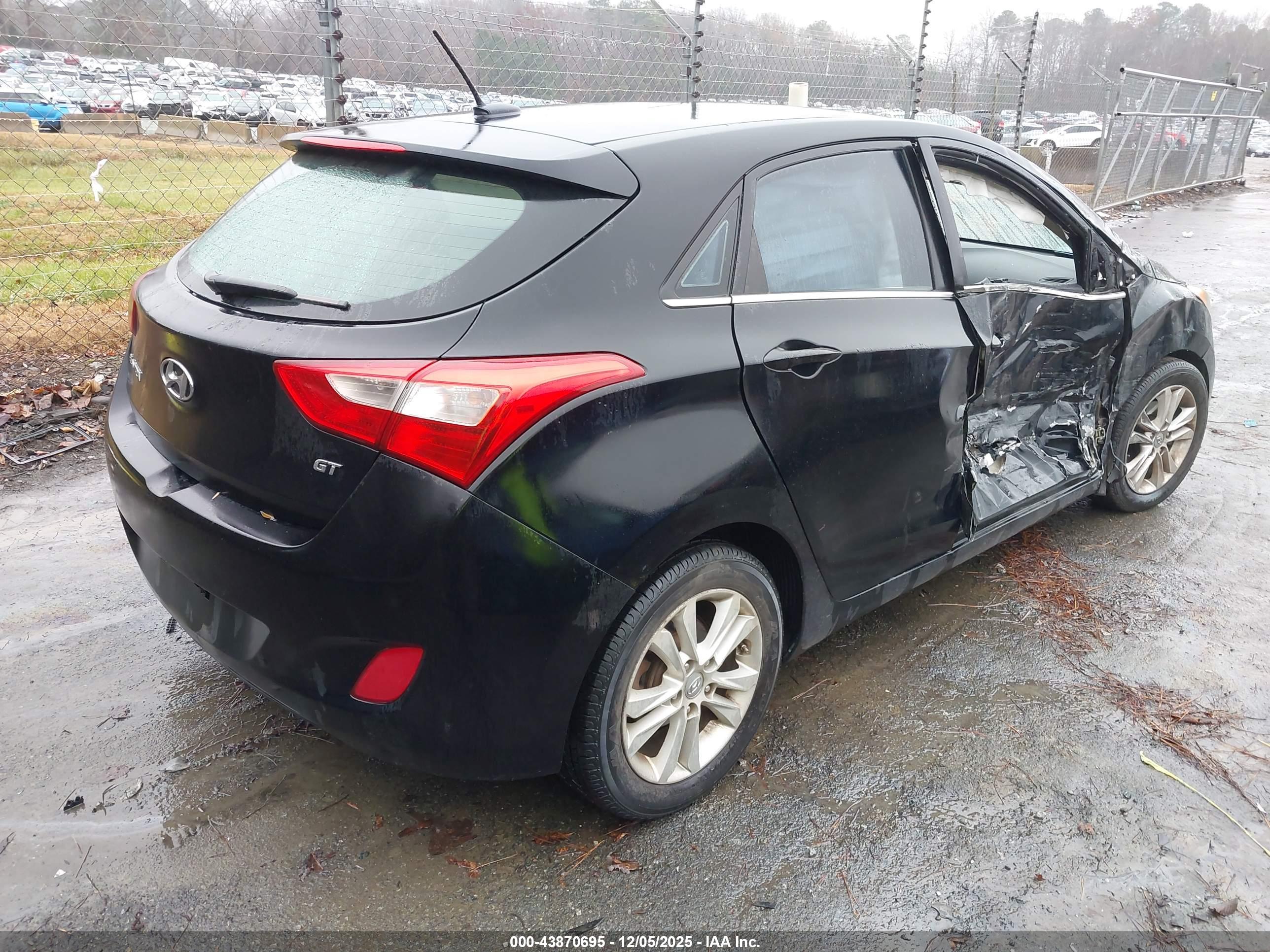 HYUNDAI ELANTRA image 4