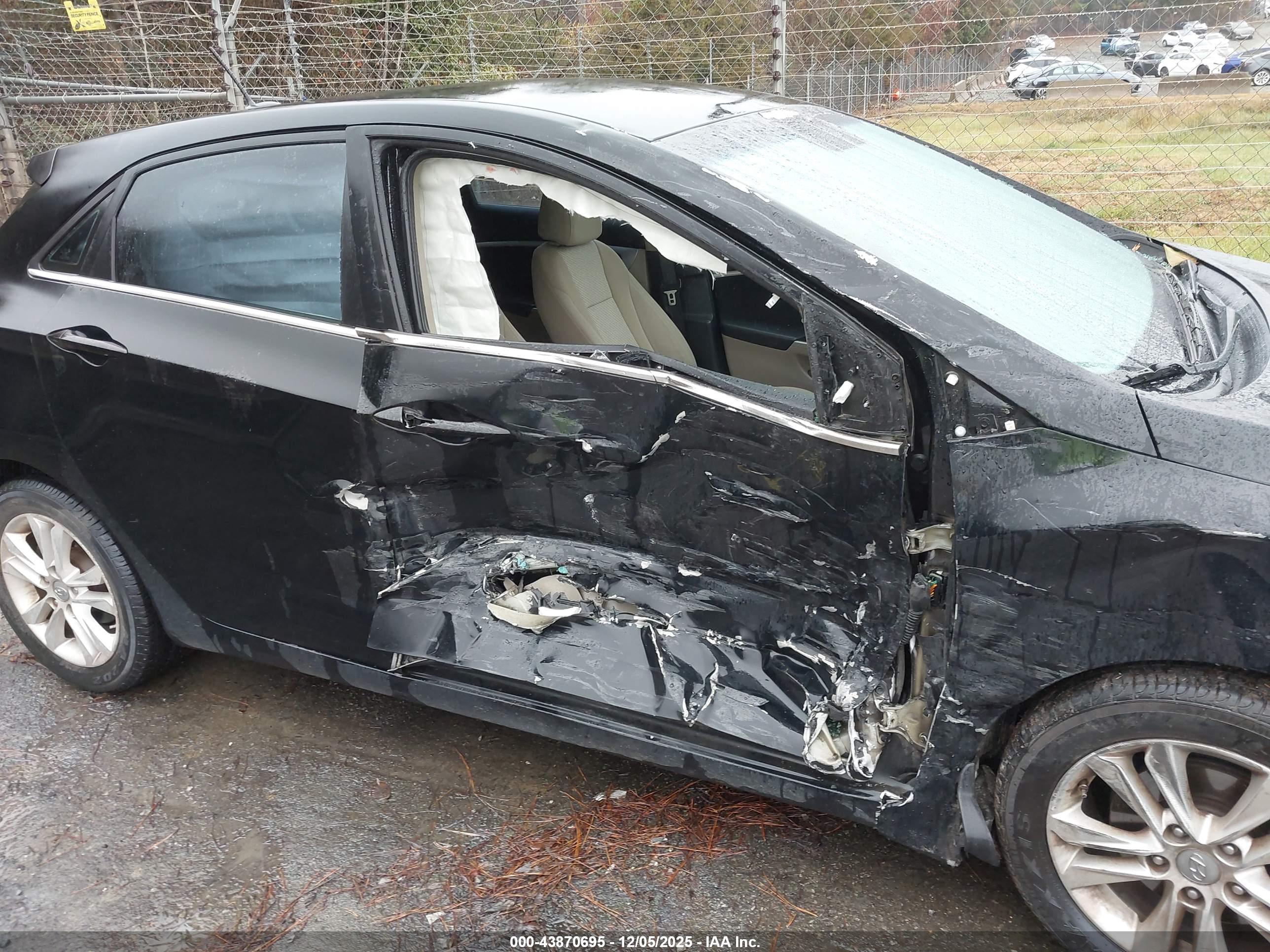 HYUNDAI ELANTRA image 6