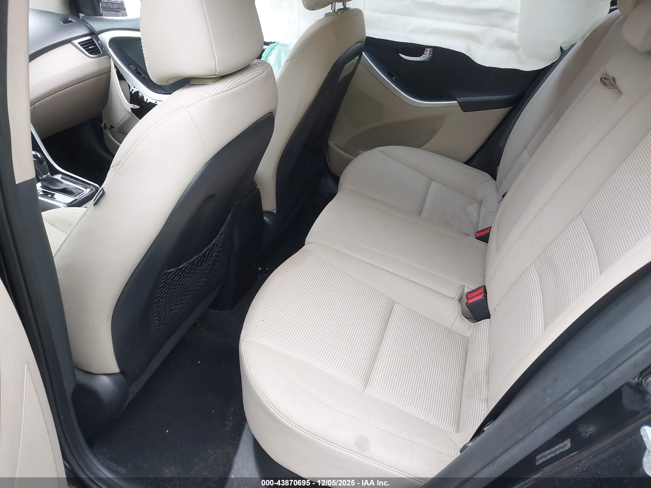 HYUNDAI ELANTRA image 8