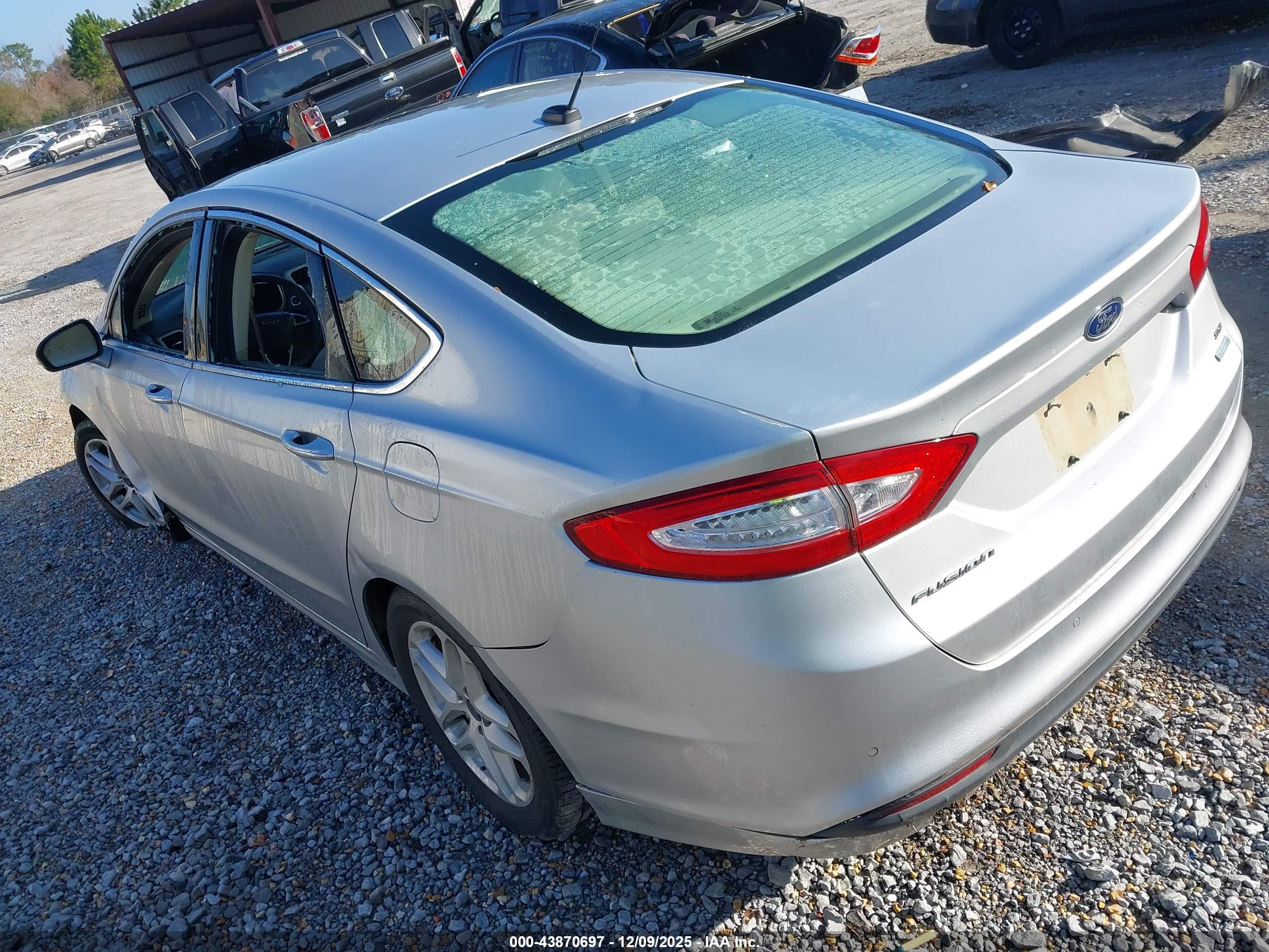 FORD FUSION image 3