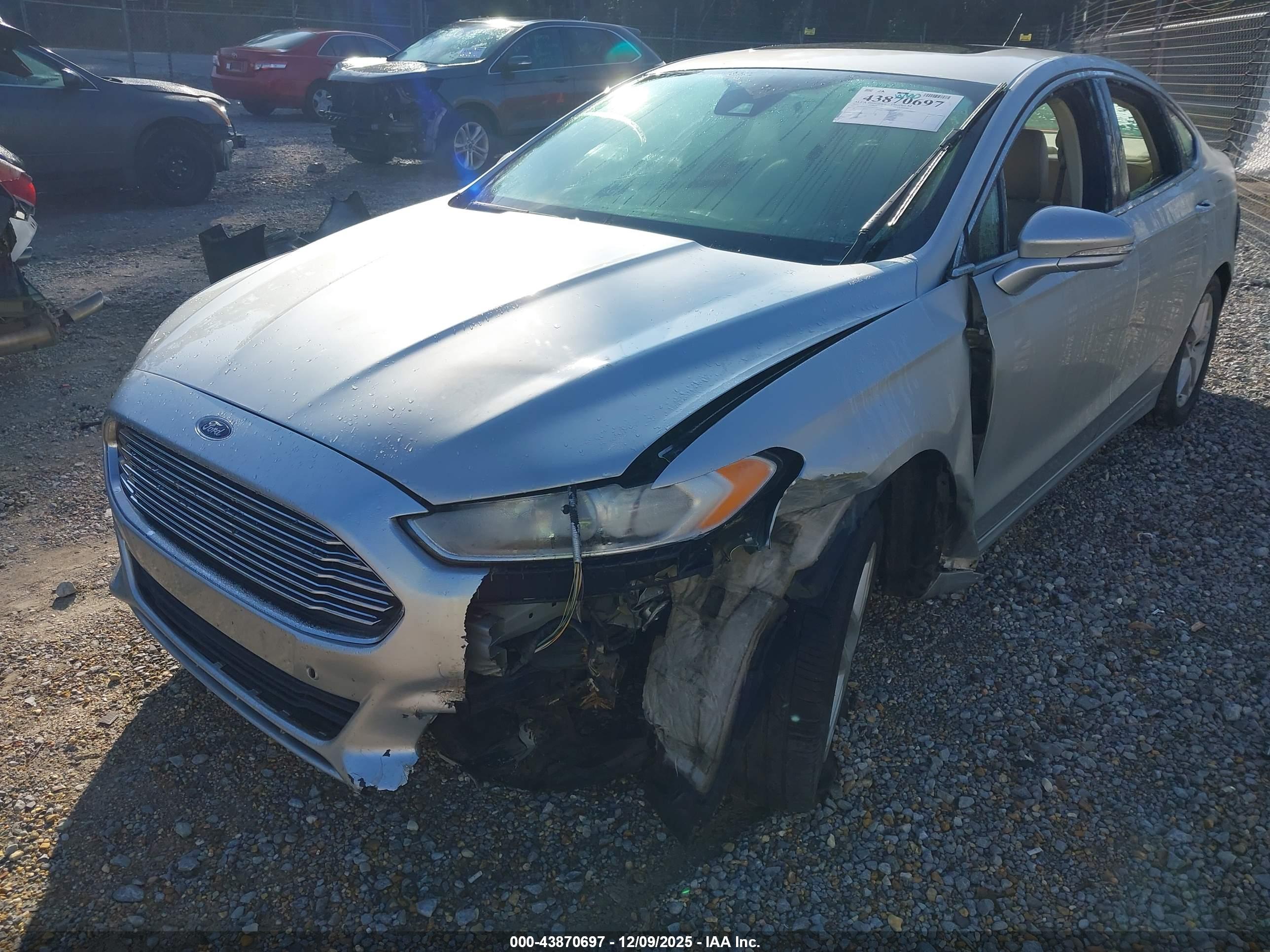 FORD FUSION image 6