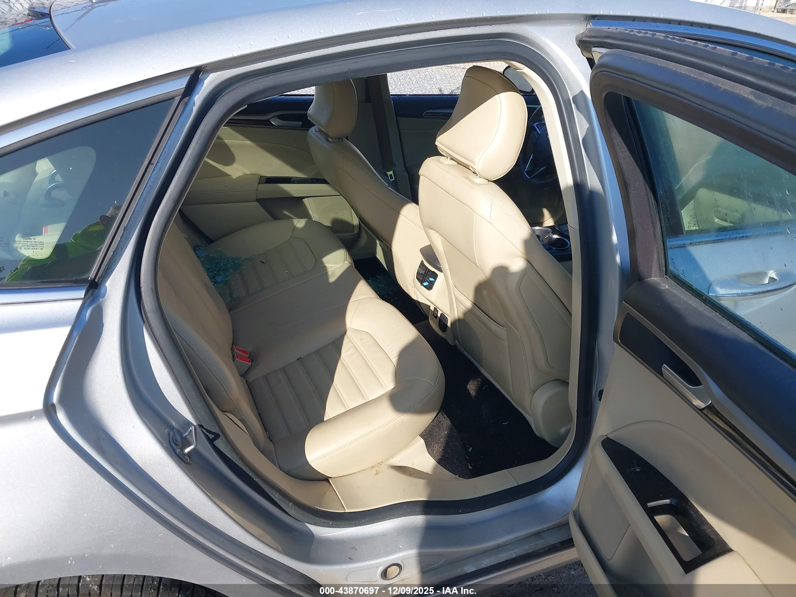 FORD FUSION image 8