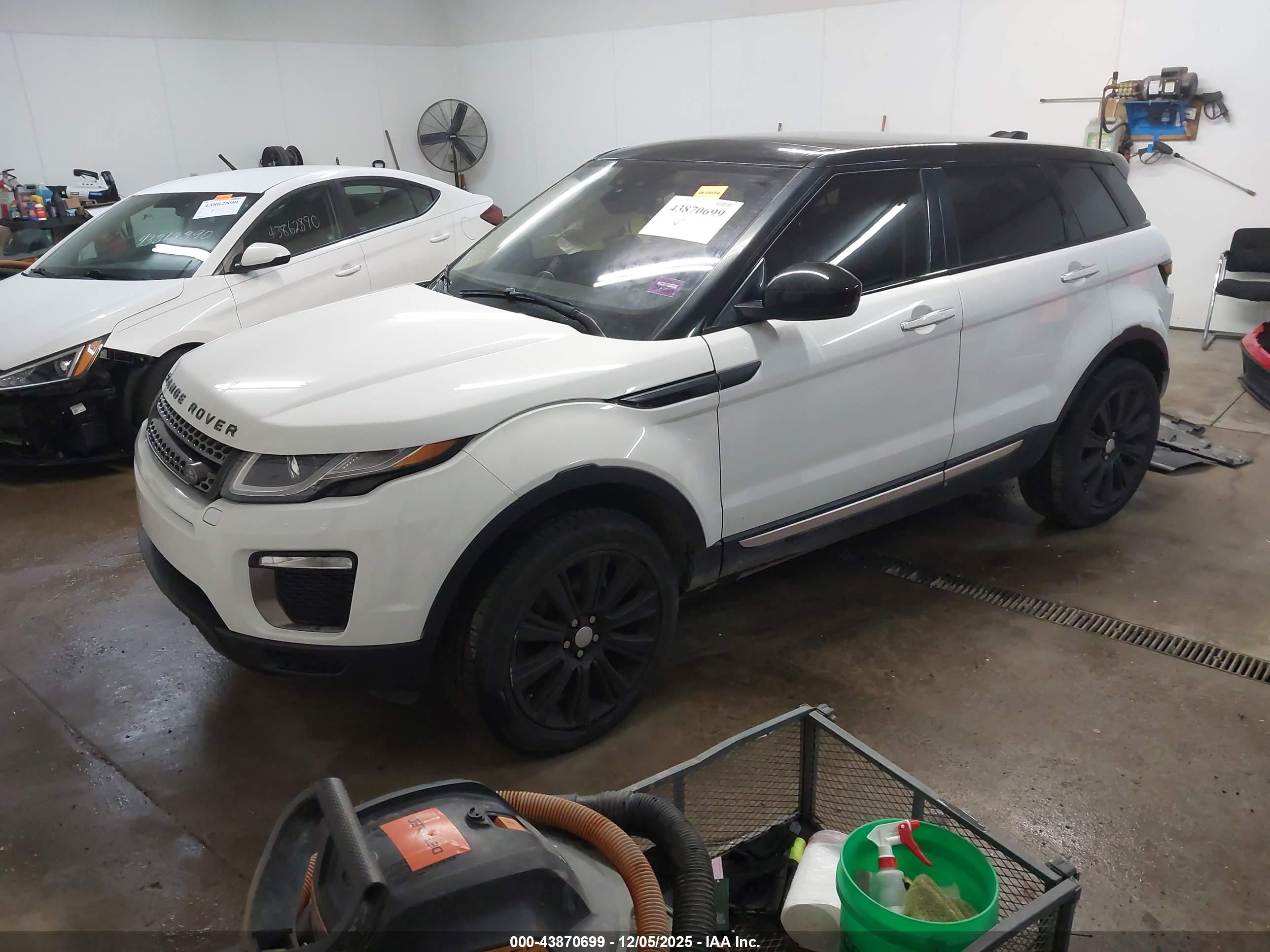 LAND ROVER image 2