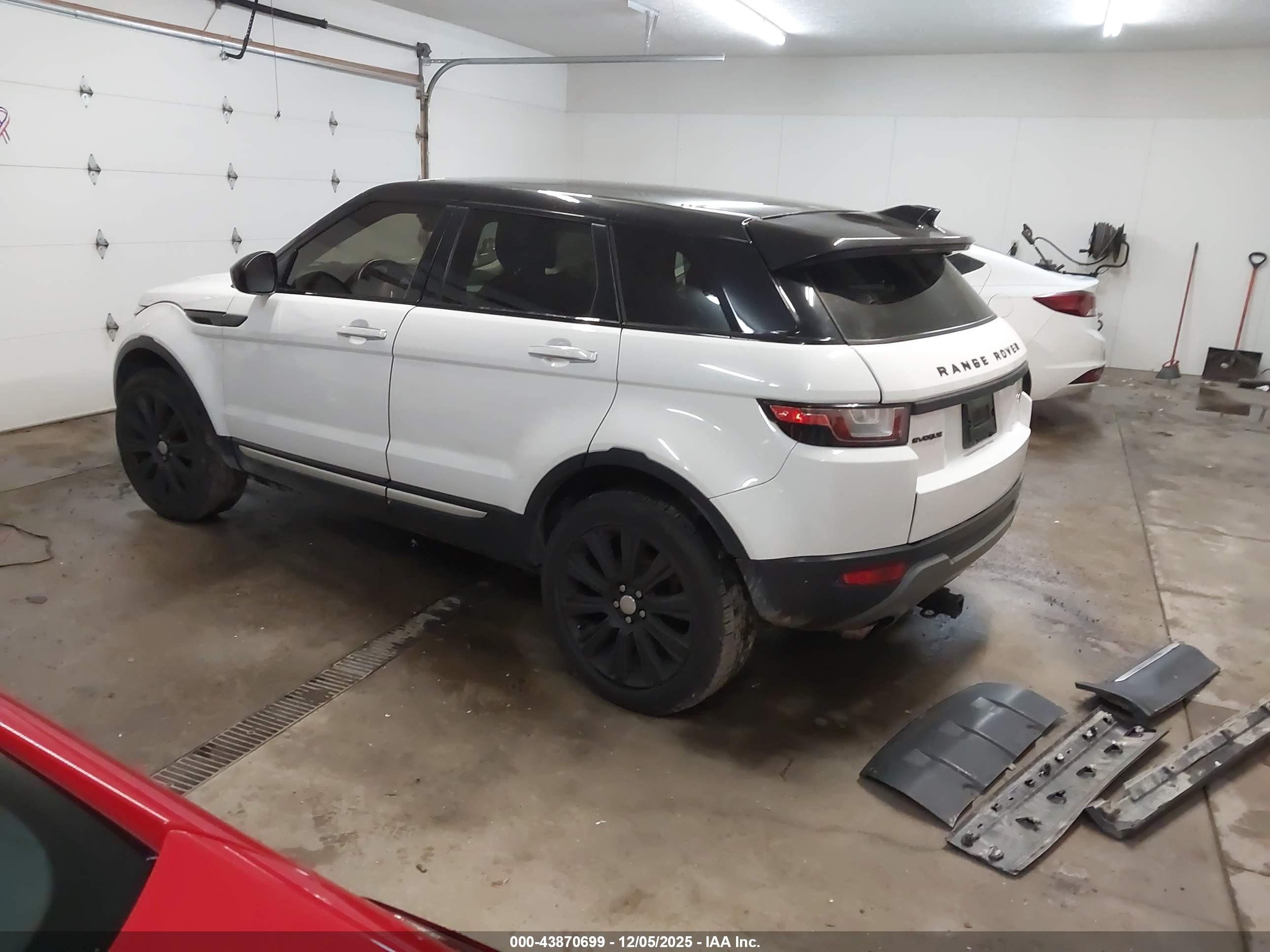 LAND ROVER image 3