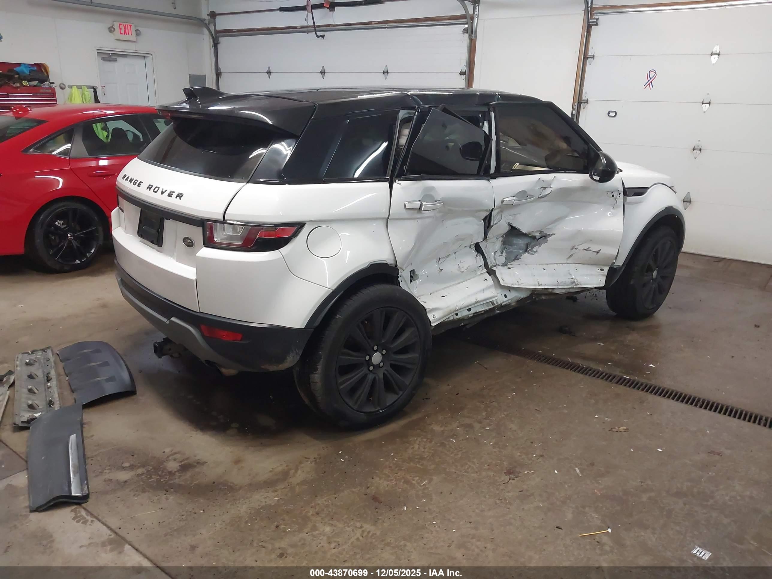 LAND ROVER image 4