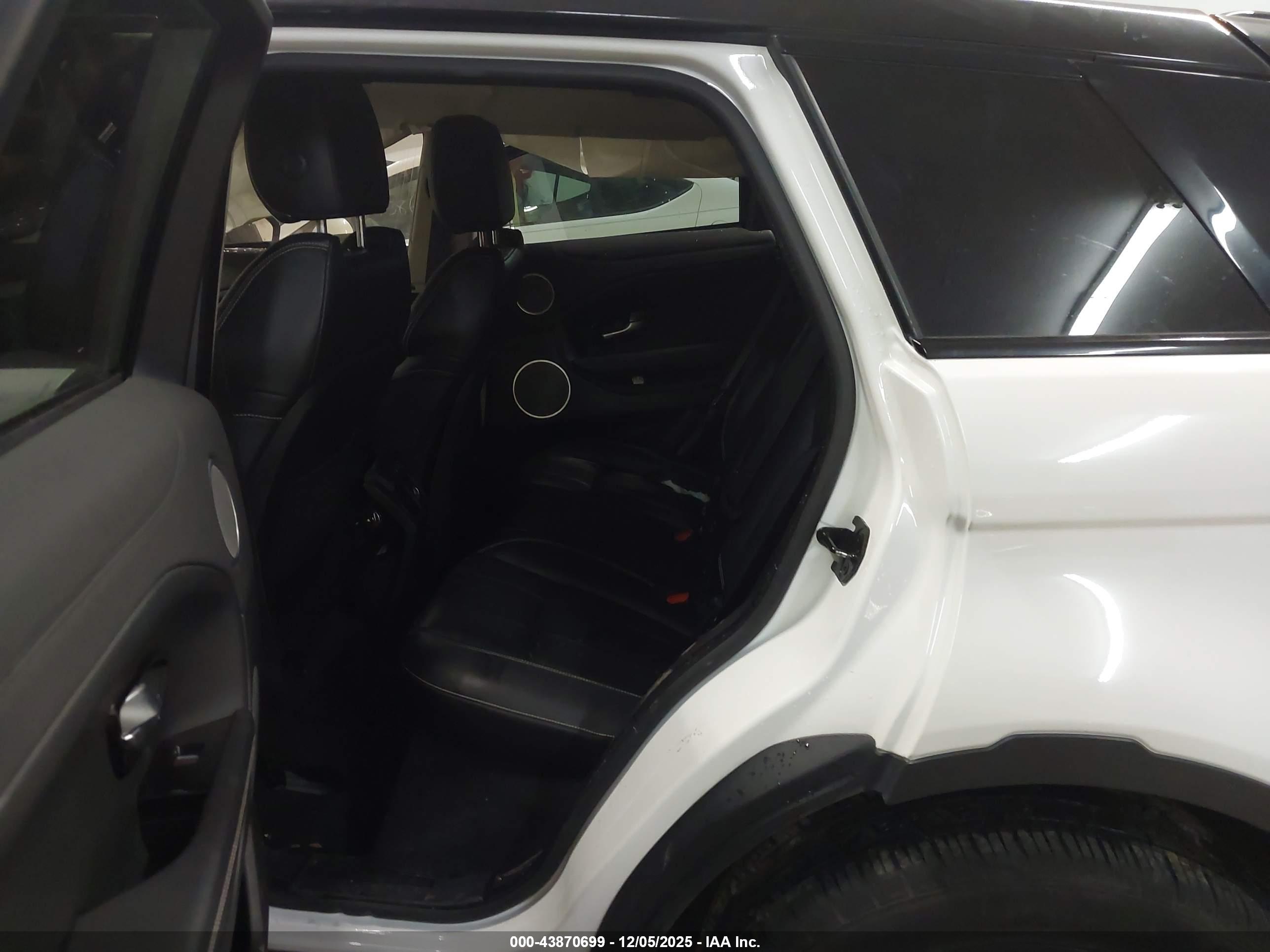 LAND ROVER image 8