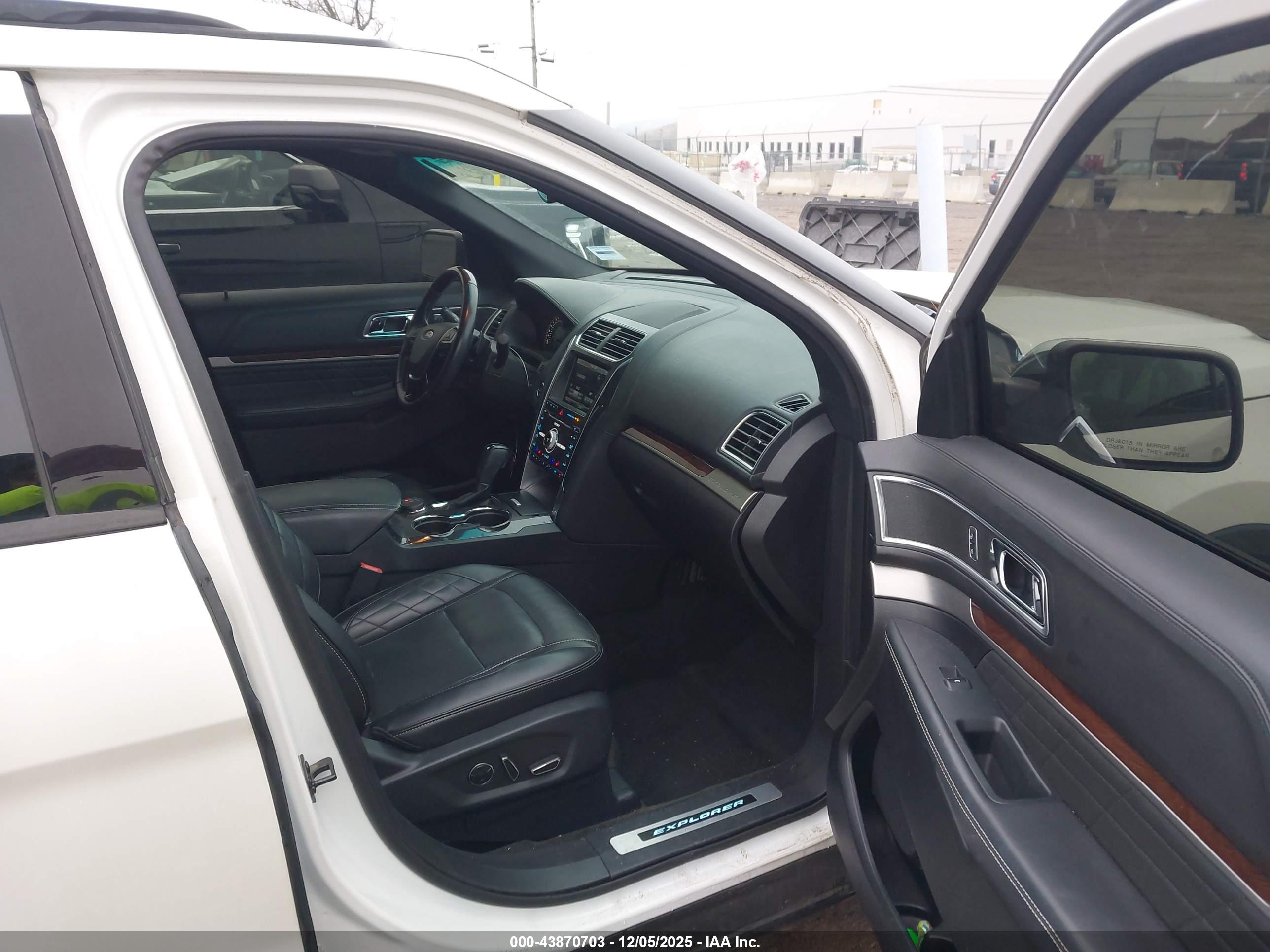 FORD EXPLORER image 5