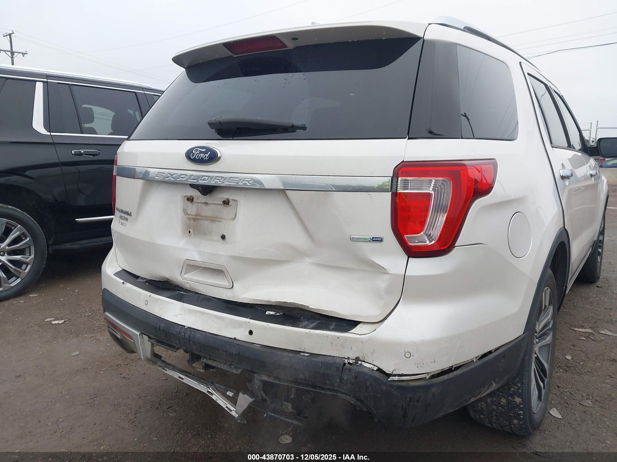 FORD EXPLORER image 6