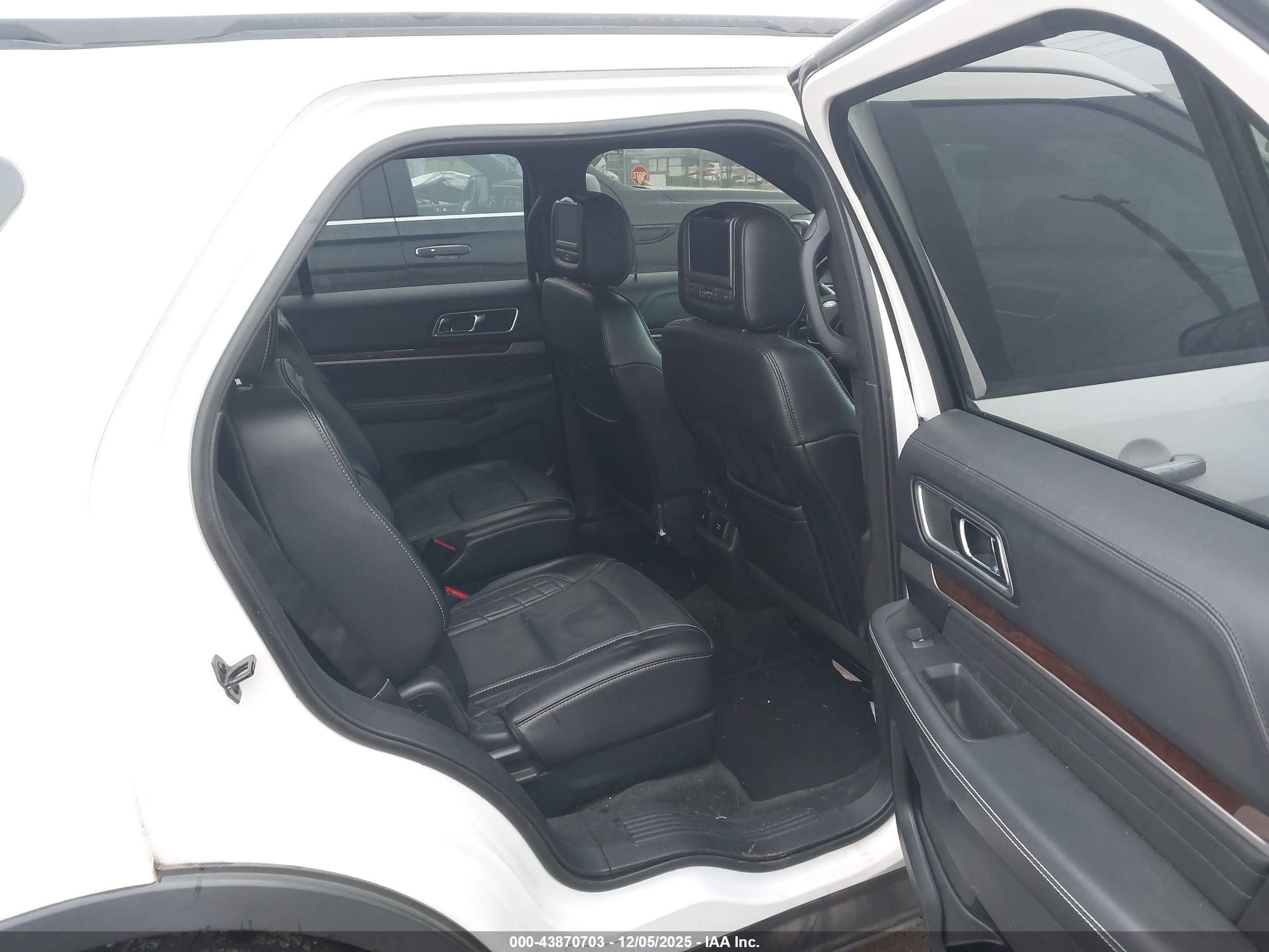 FORD EXPLORER image 8